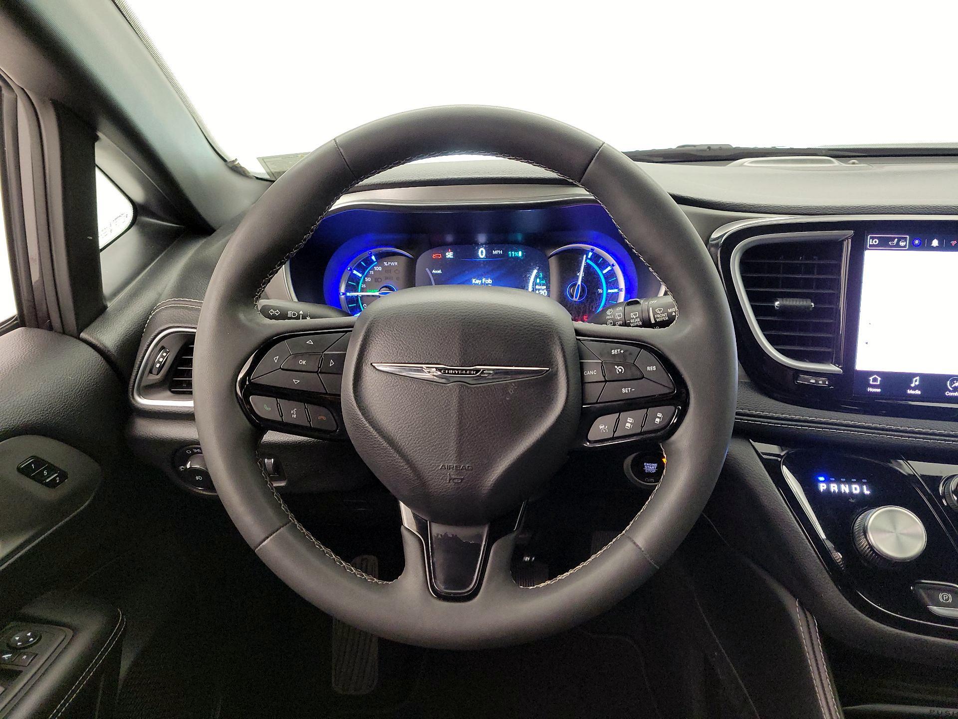 Thumbnail: 2023 Chrysler Pacifica - 10