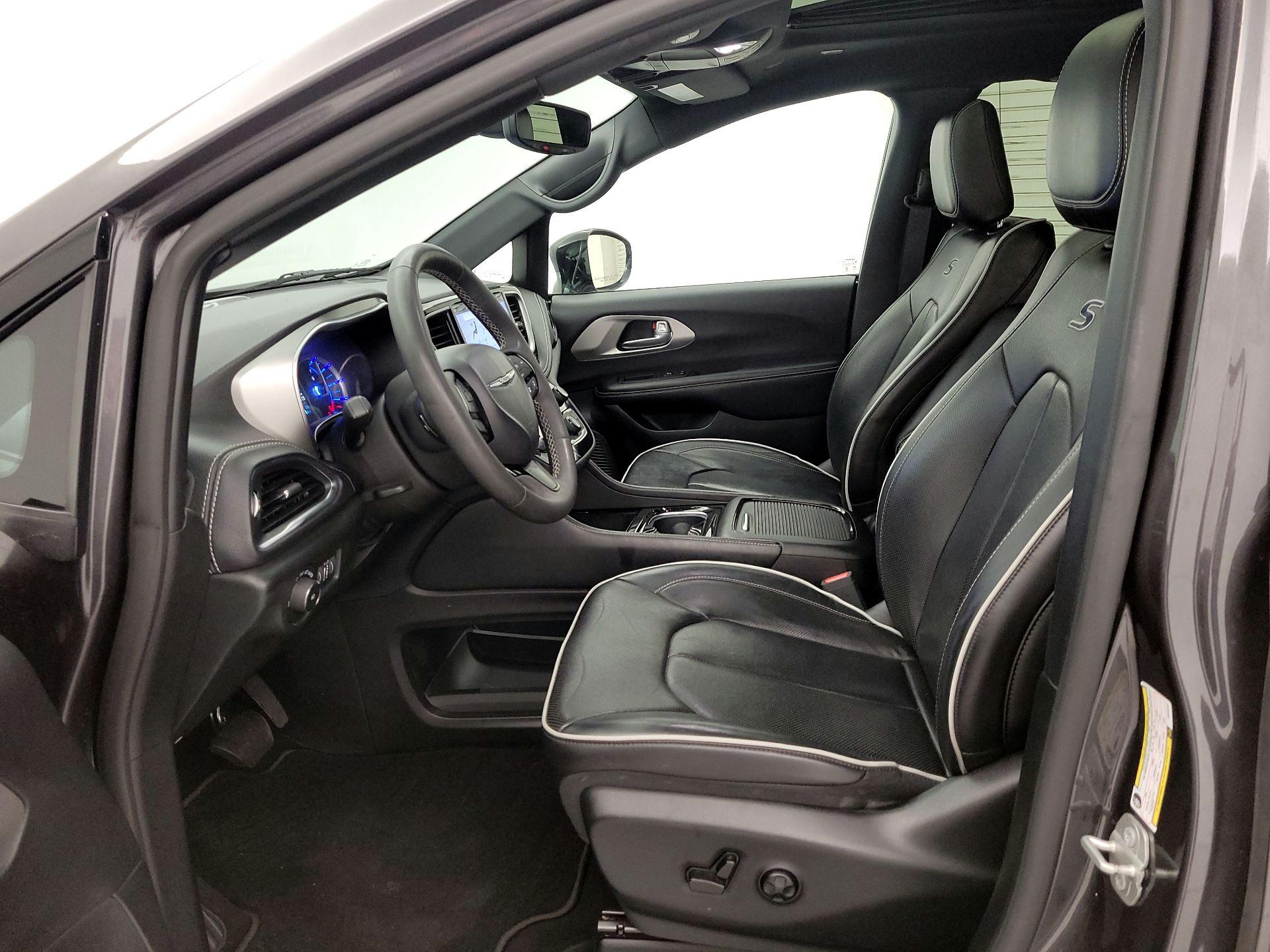 Thumbnail: 2023 Chrysler Pacifica - 11