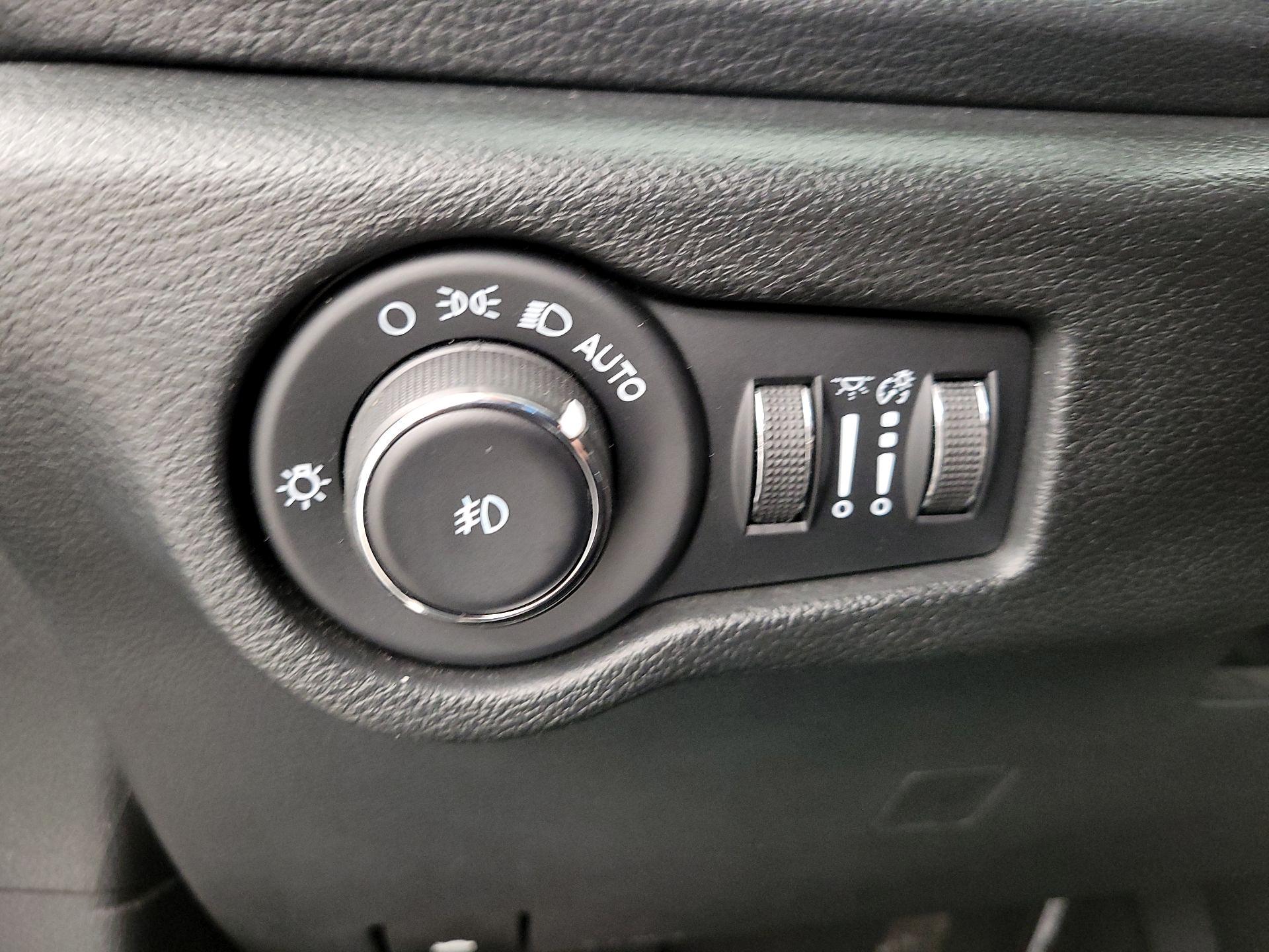 Thumbnail: 2023 Chrysler Pacifica - 13