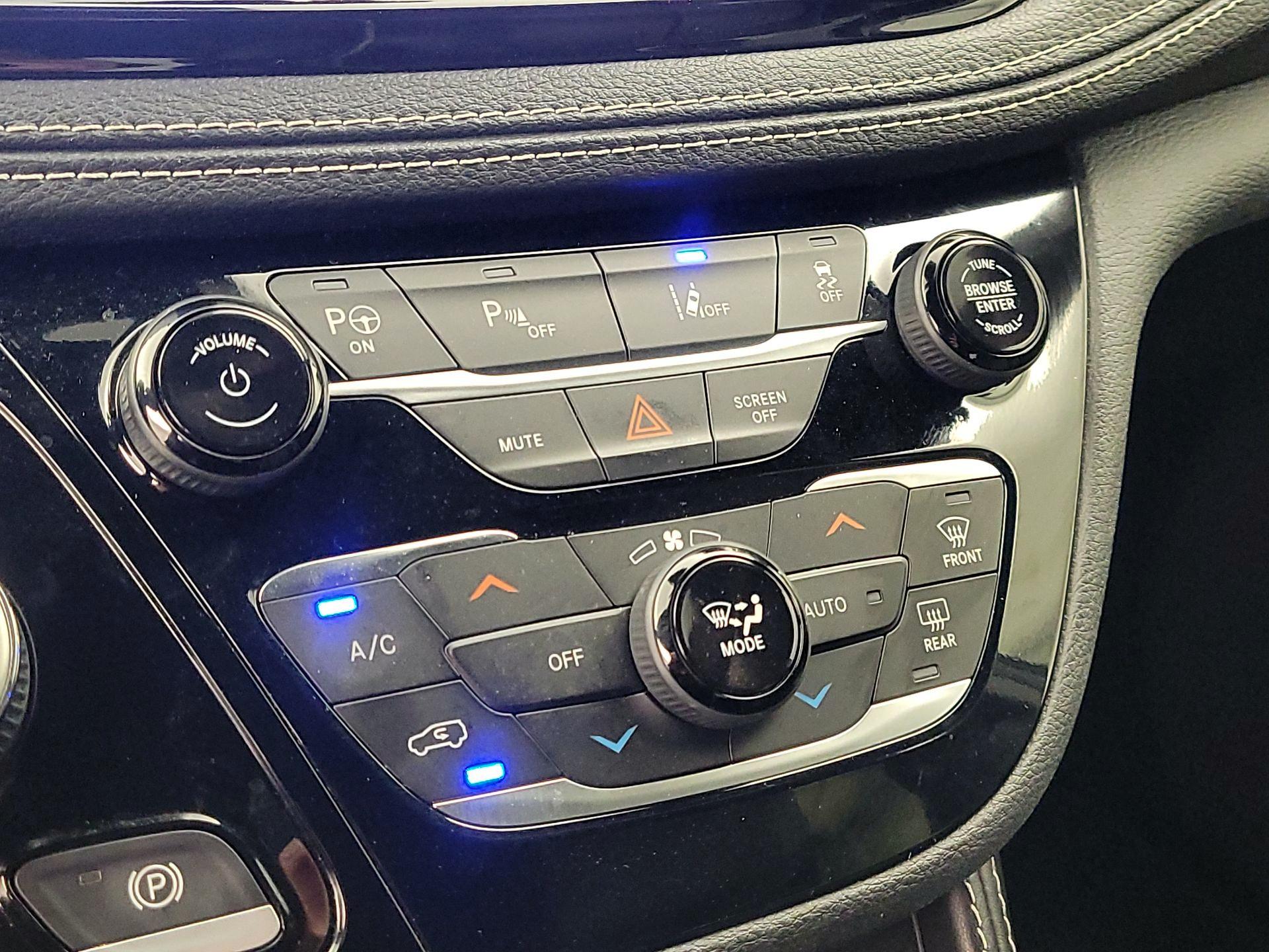 Thumbnail: 2023 Chrysler Pacifica - 17