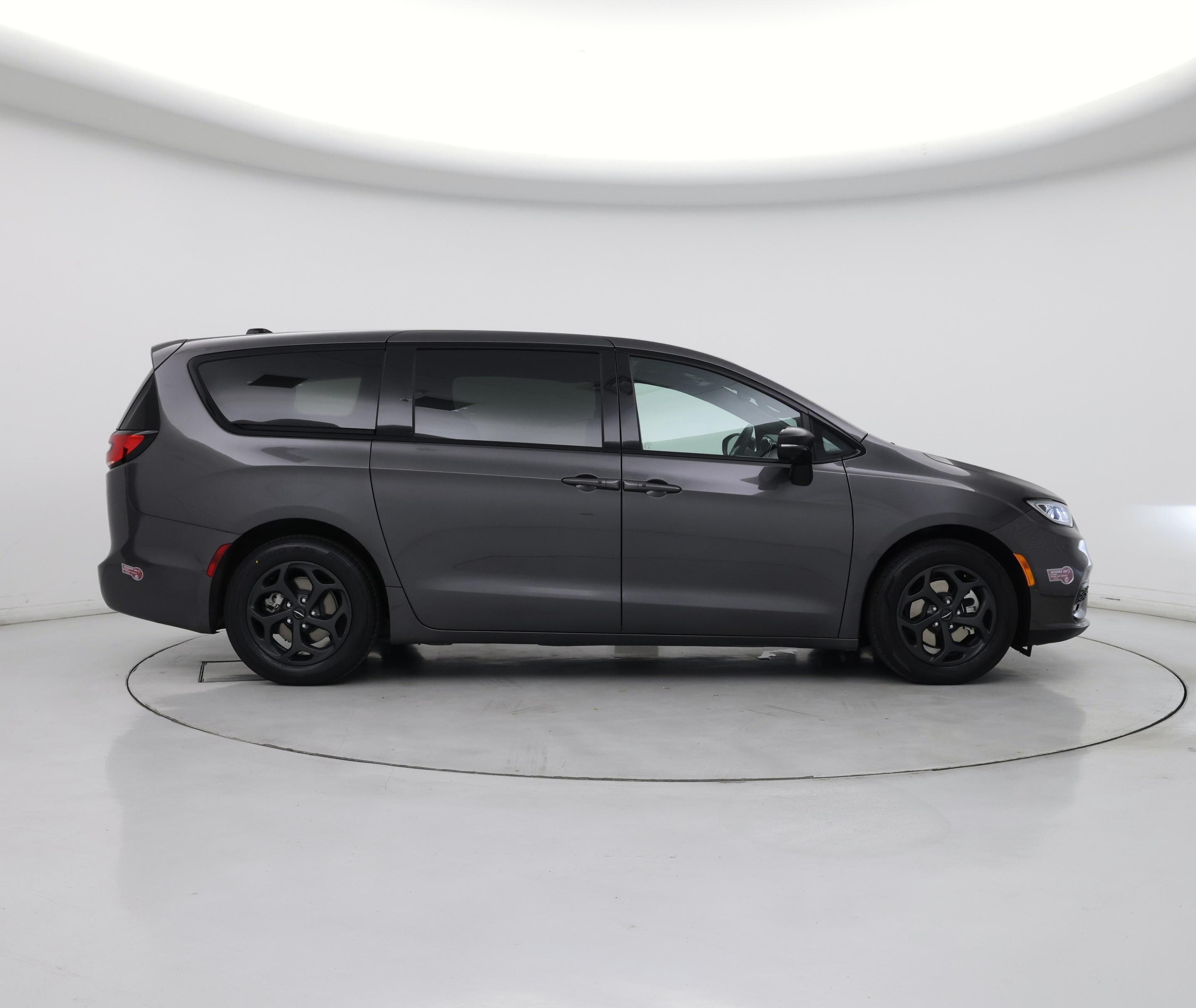 Thumbnail: 2023 Chrysler Pacifica - 7