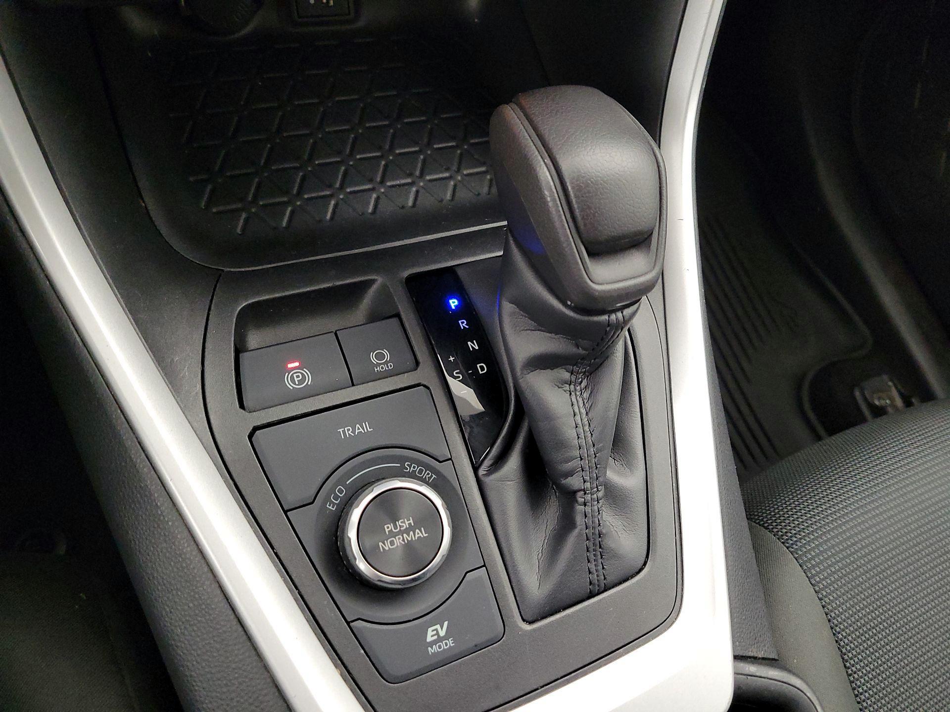 Thumbnail: 2023 Toyota RAV4 - 17