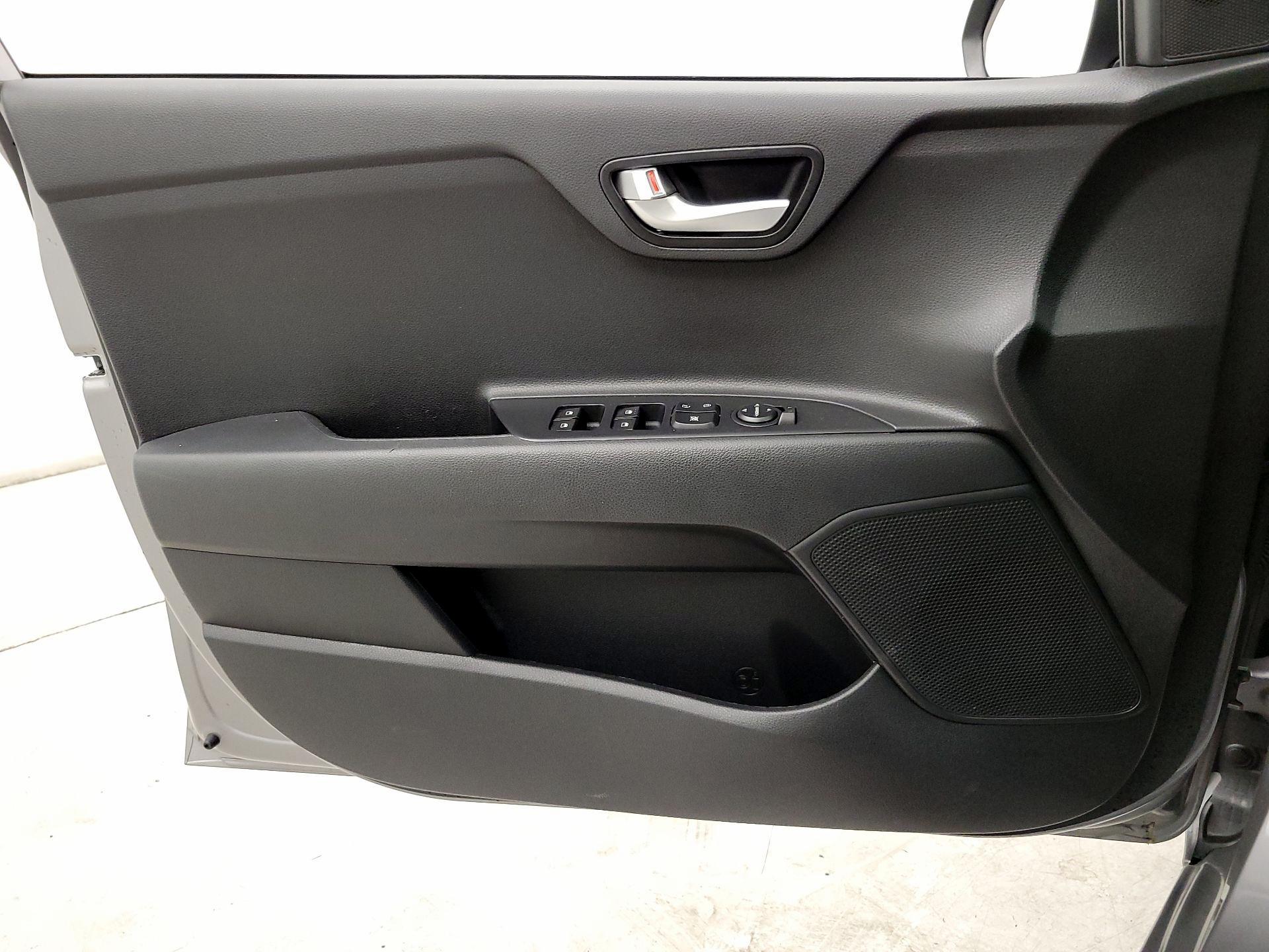 Thumbnail: 2023 Kia Rio - 12