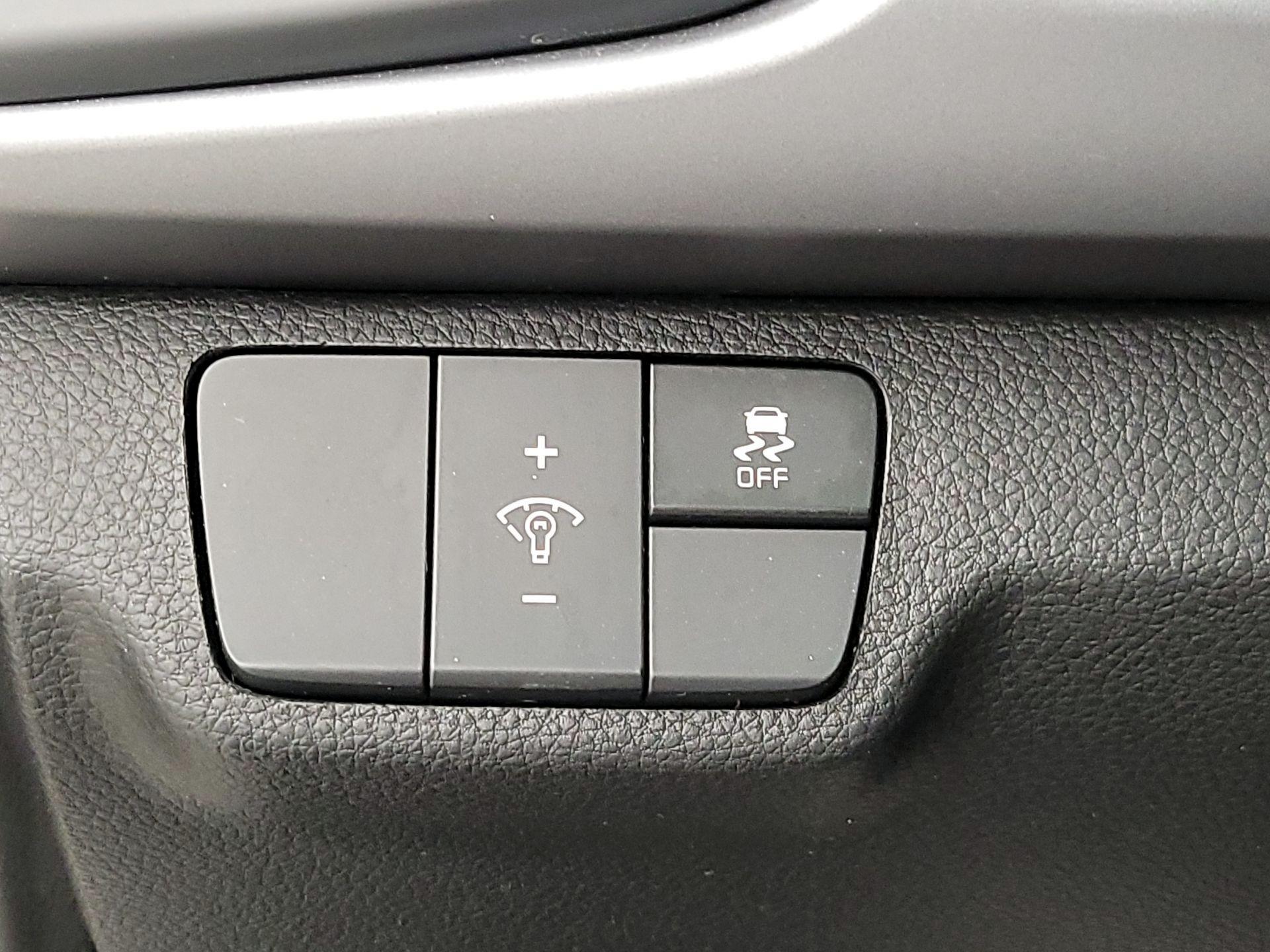 Thumbnail: 2023 Kia Rio - 13