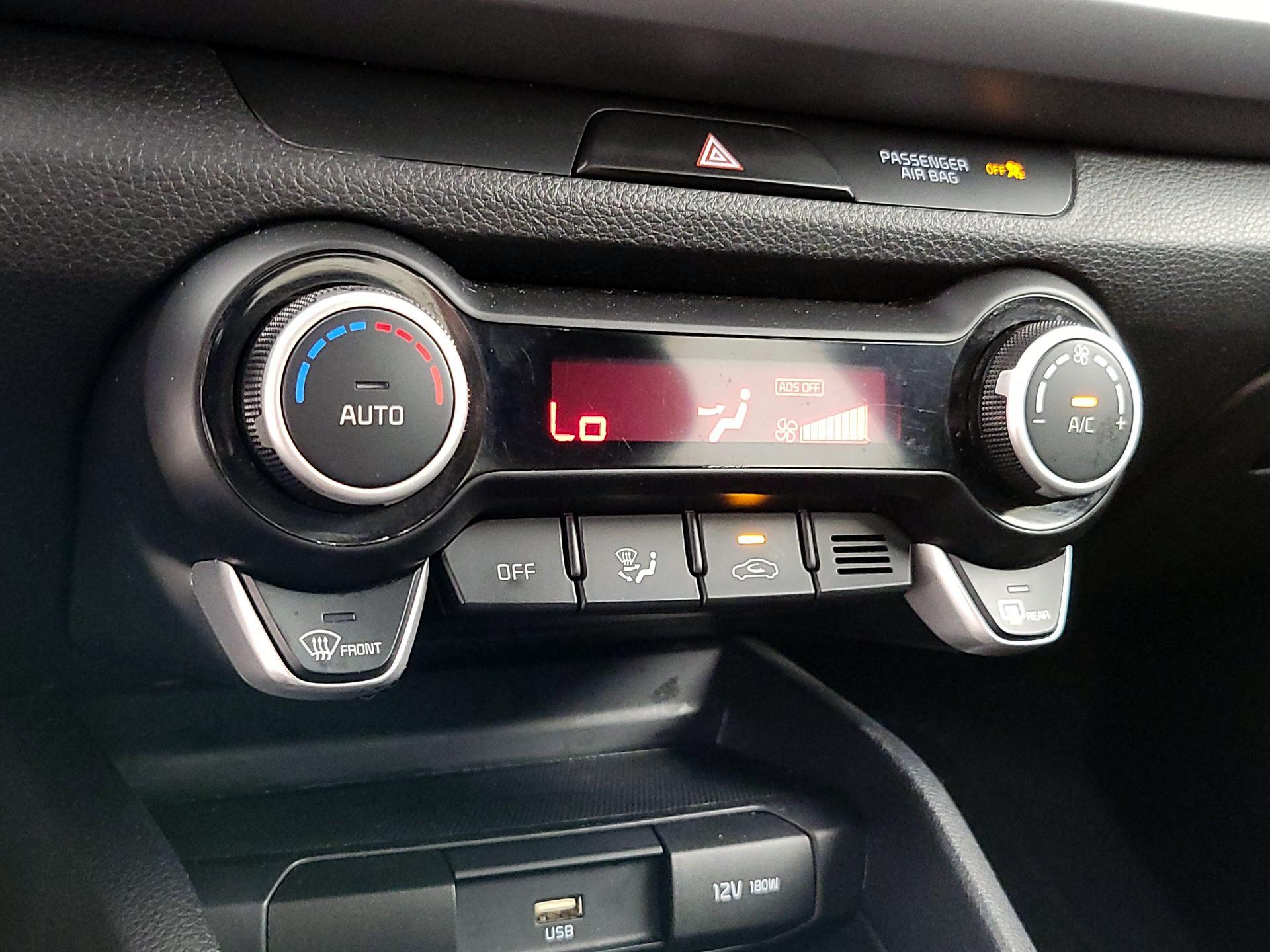 Thumbnail: 2023 Kia Rio - 16