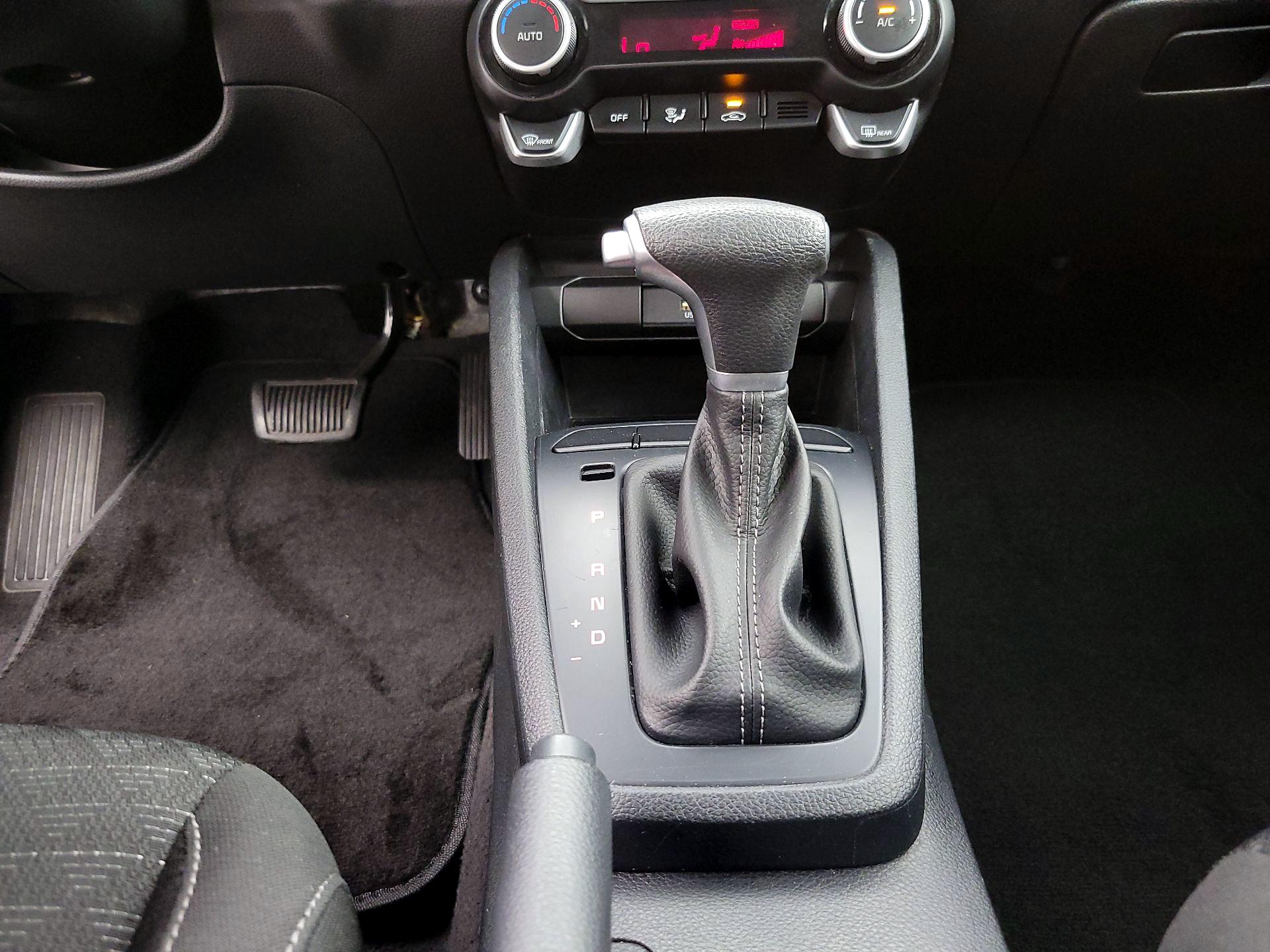 Thumbnail: 2023 Kia Rio - 17