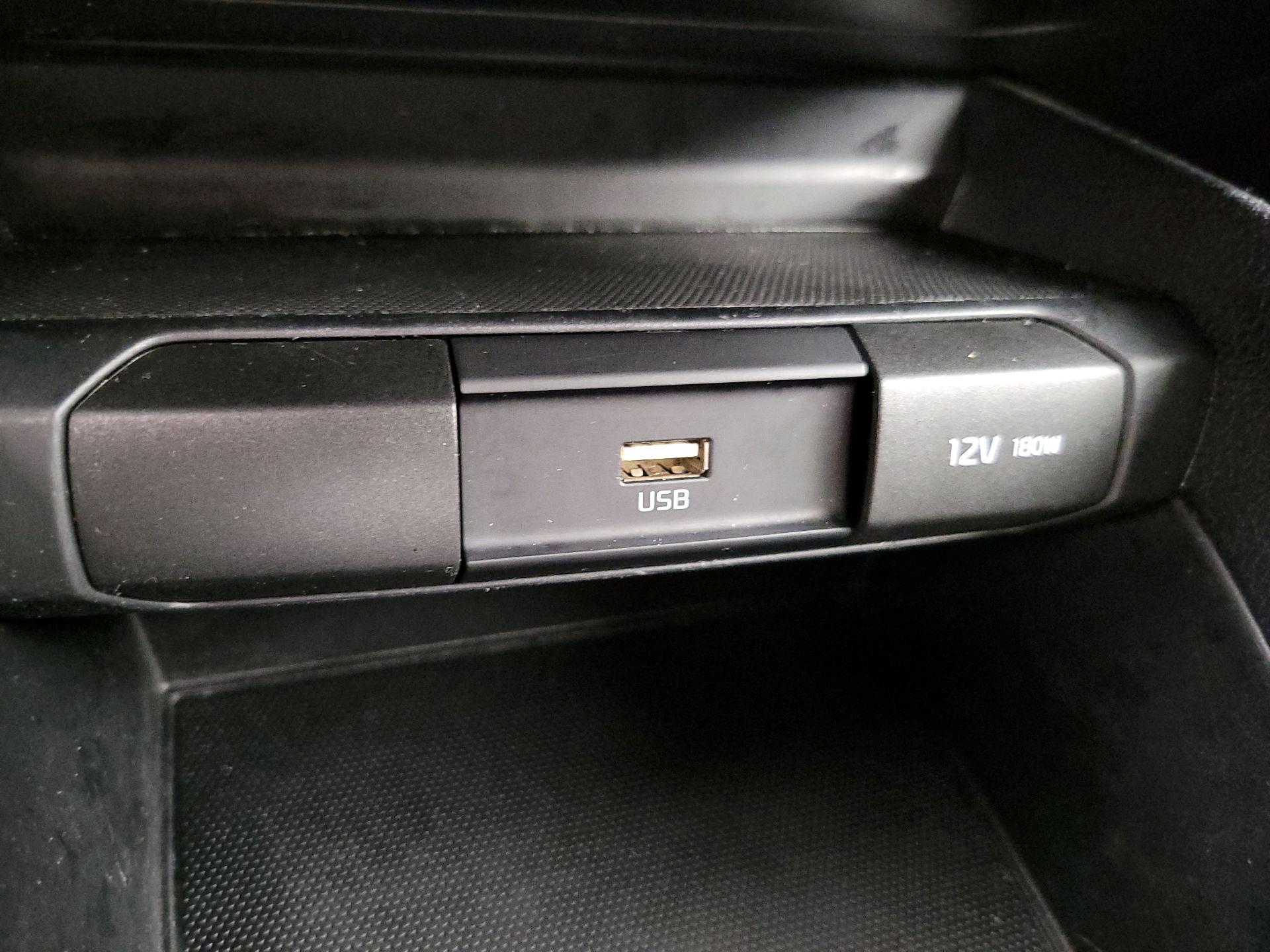 Thumbnail: 2023 Kia Rio - 18