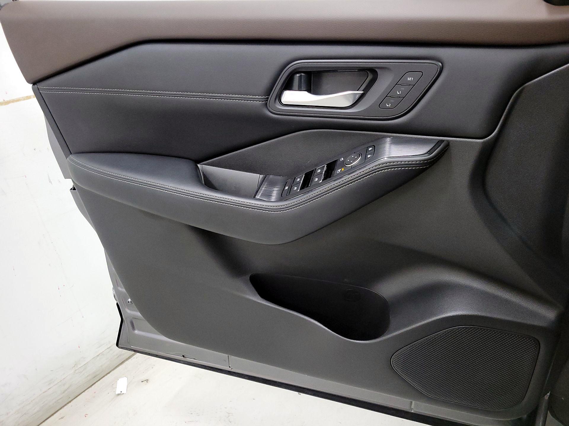 Thumbnail: 2023 Nissan Rogue - 12