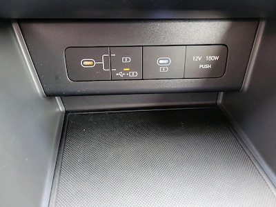 USB/AUX Ports