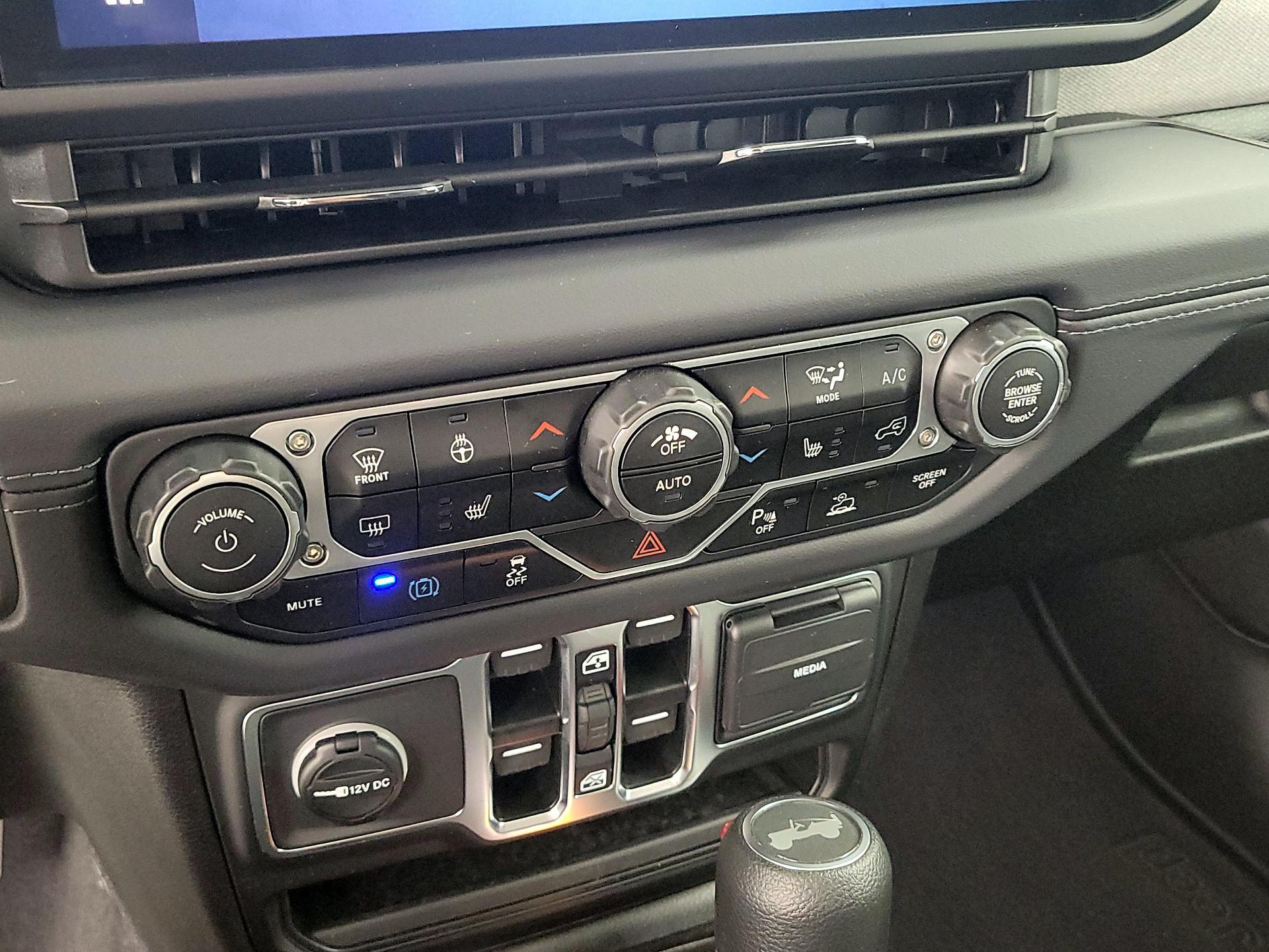 Thumbnail: 2025 Jeep Wrangler - 16