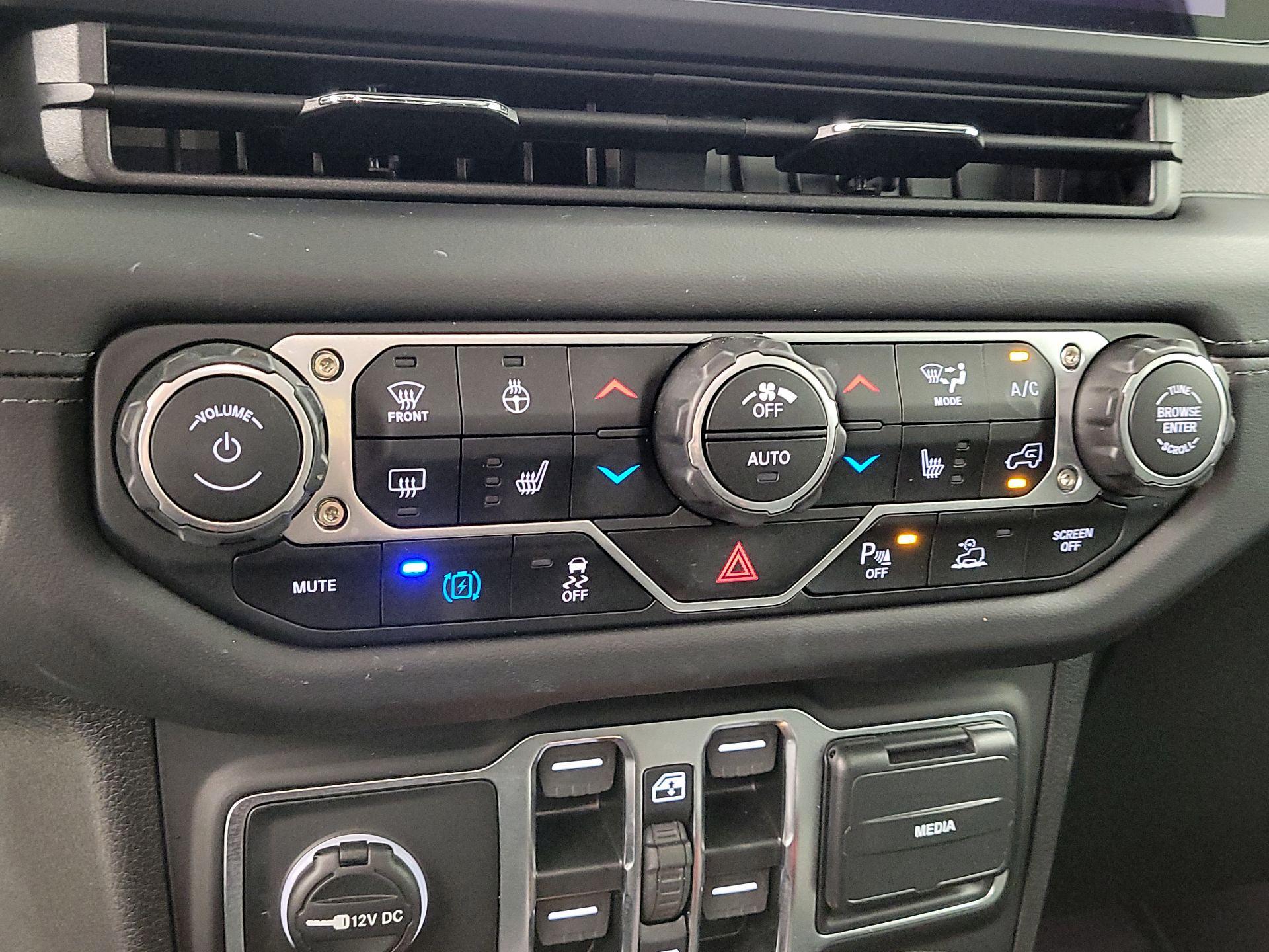 Thumbnail: 2025 Jeep Wrangler - 16