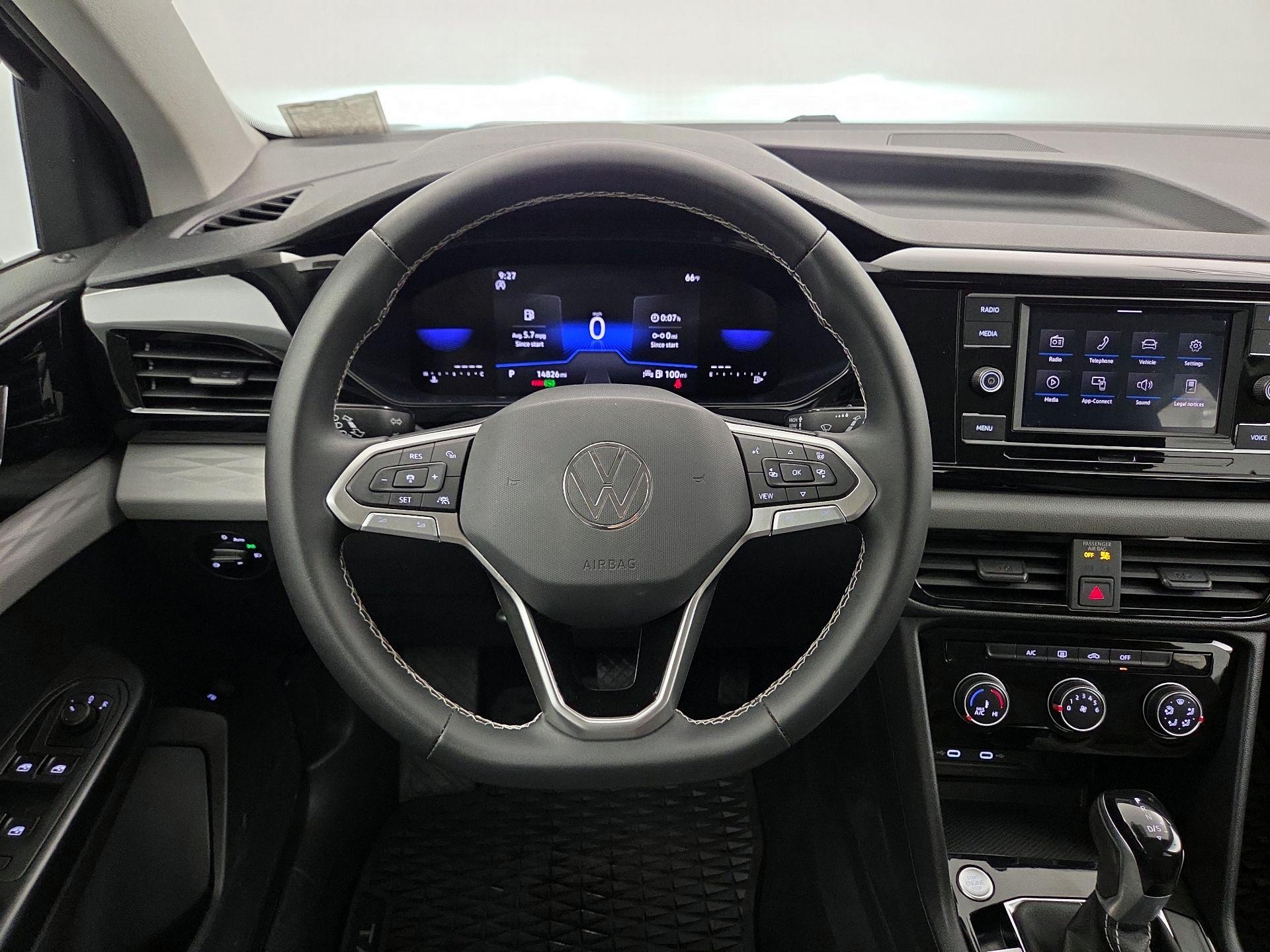 Thumbnail: 2023 Volkswagen Taos - 10