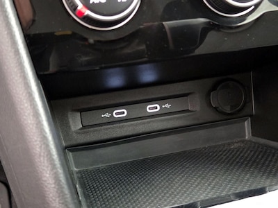 USB/AUX Ports