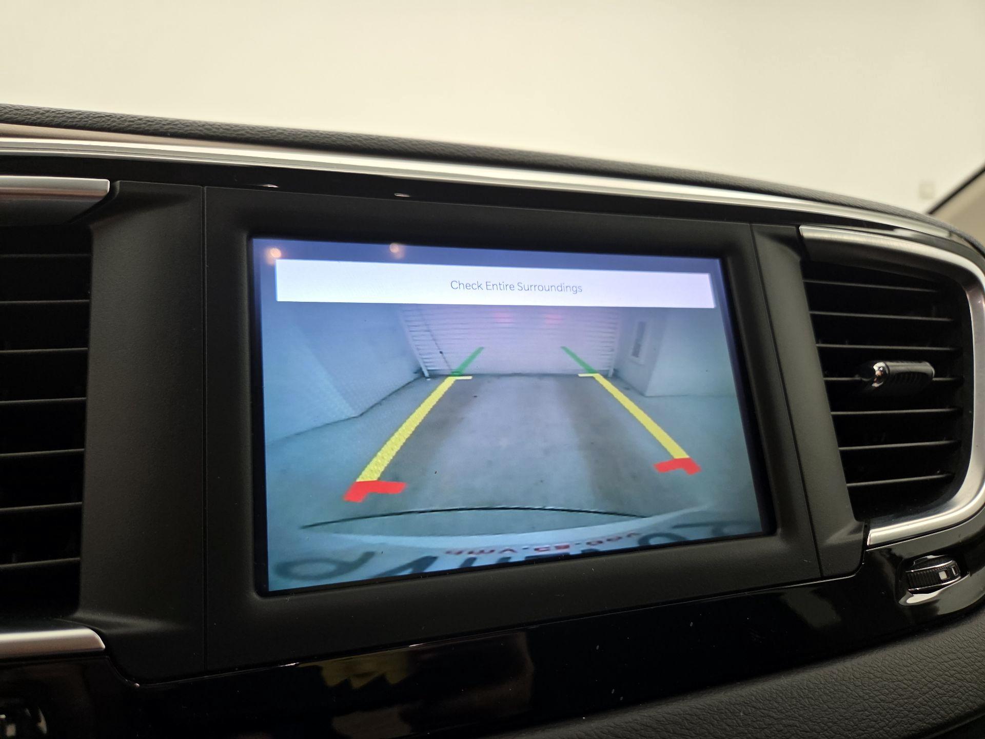 Thumbnail: 2022 Chrysler Voyager - 14