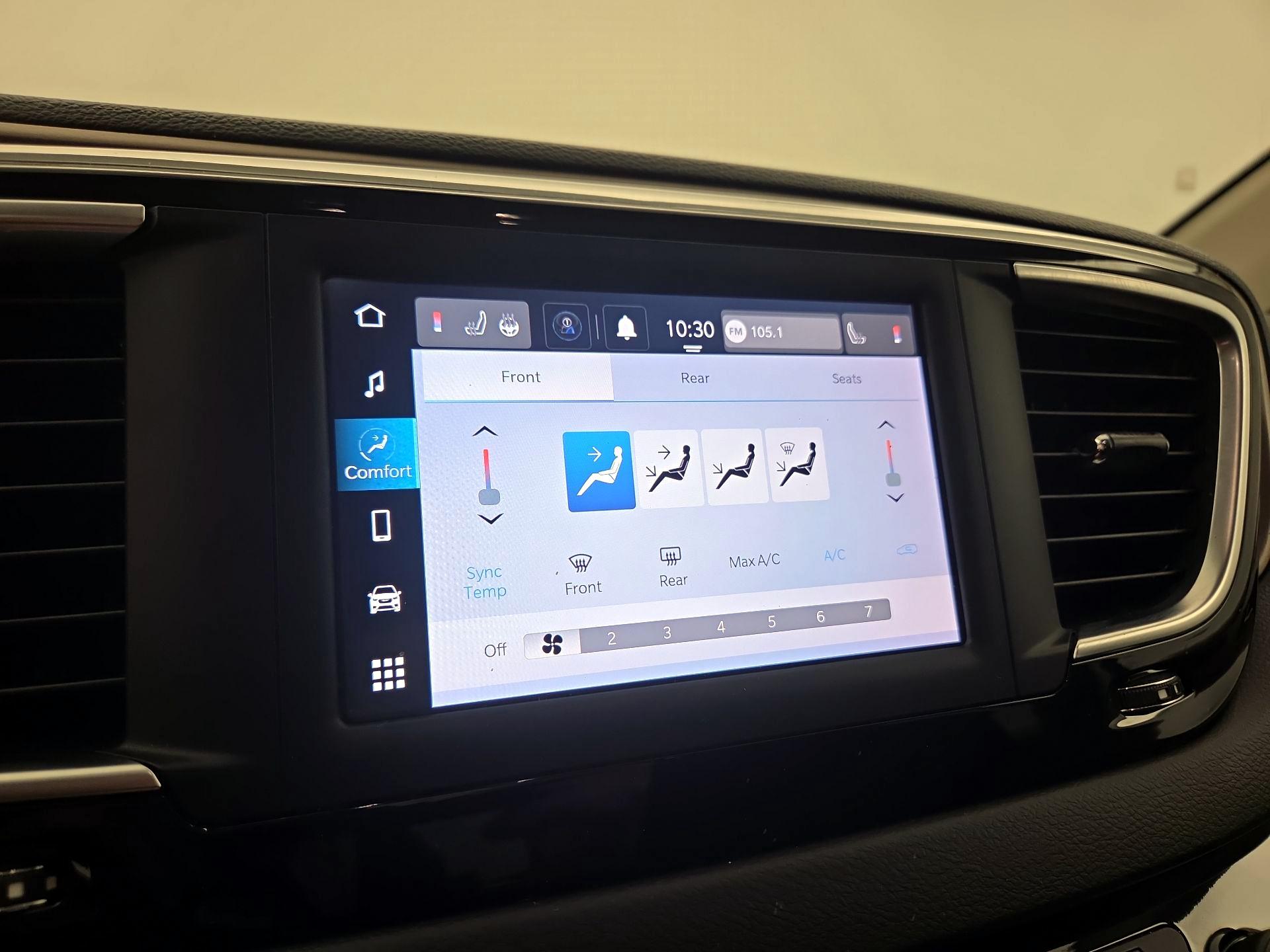 Thumbnail: 2022 Chrysler Voyager - 16