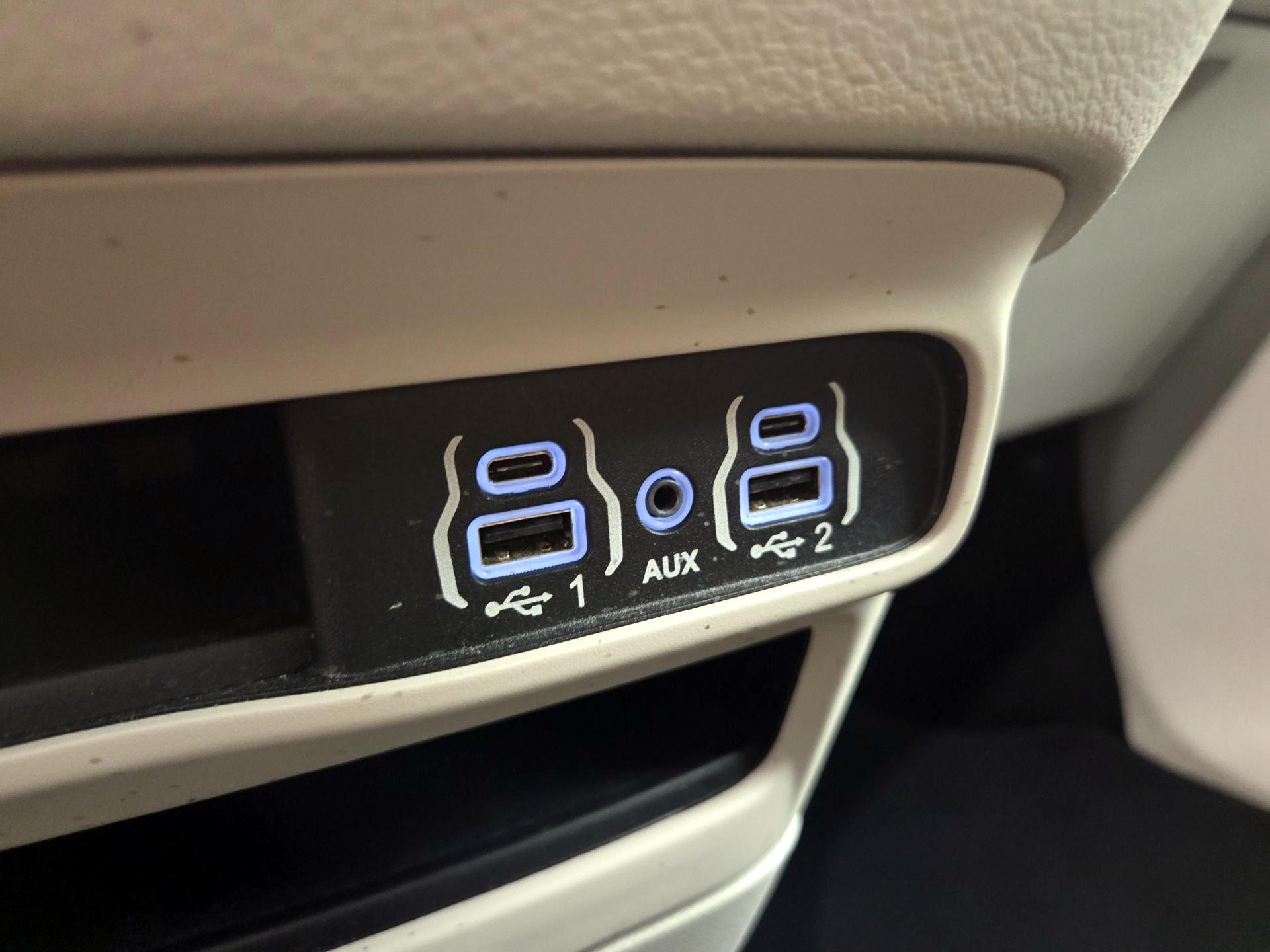 Thumbnail: 2022 Chrysler Voyager - 18