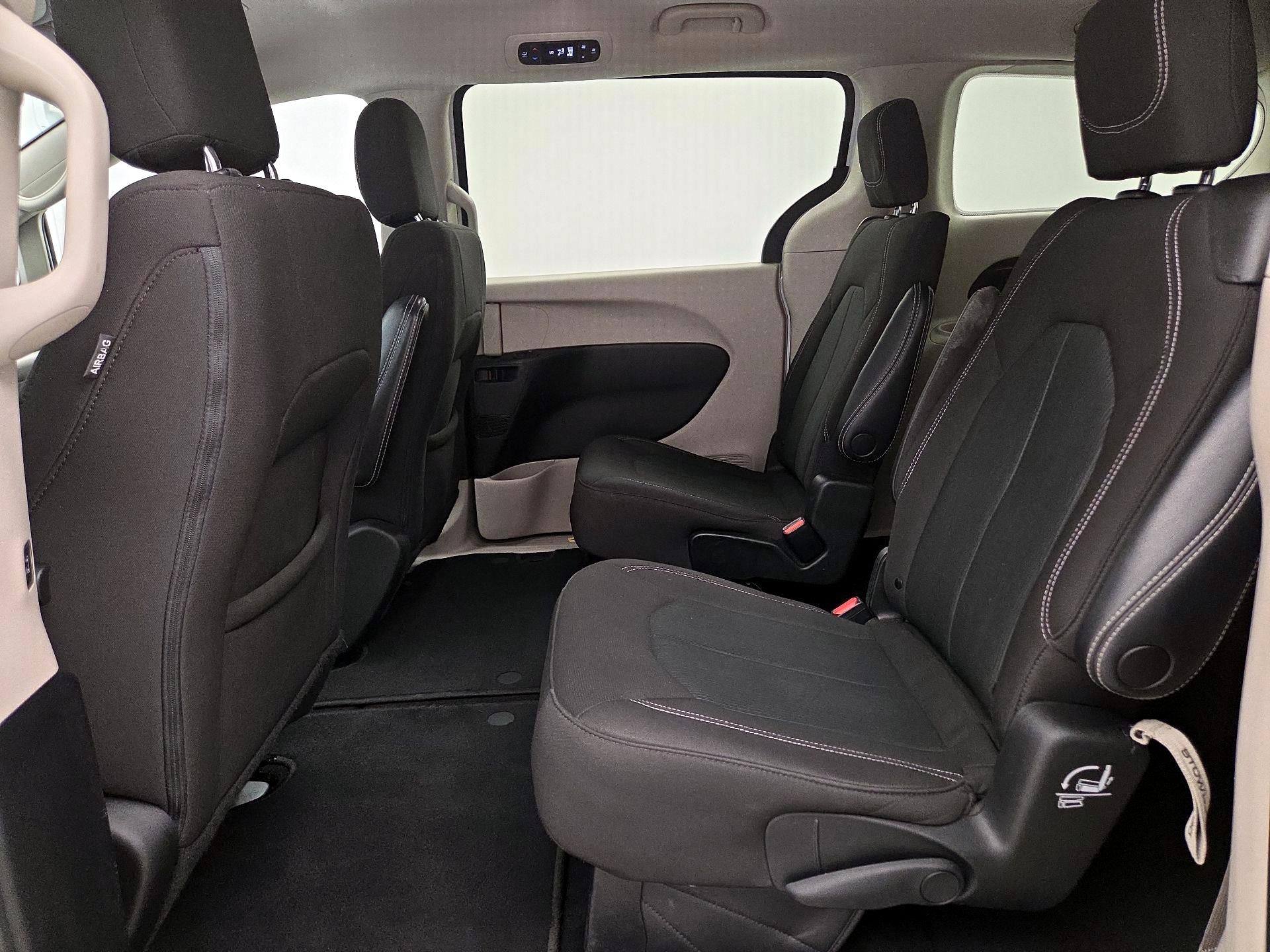 Thumbnail: 2022 Chrysler Voyager - 19