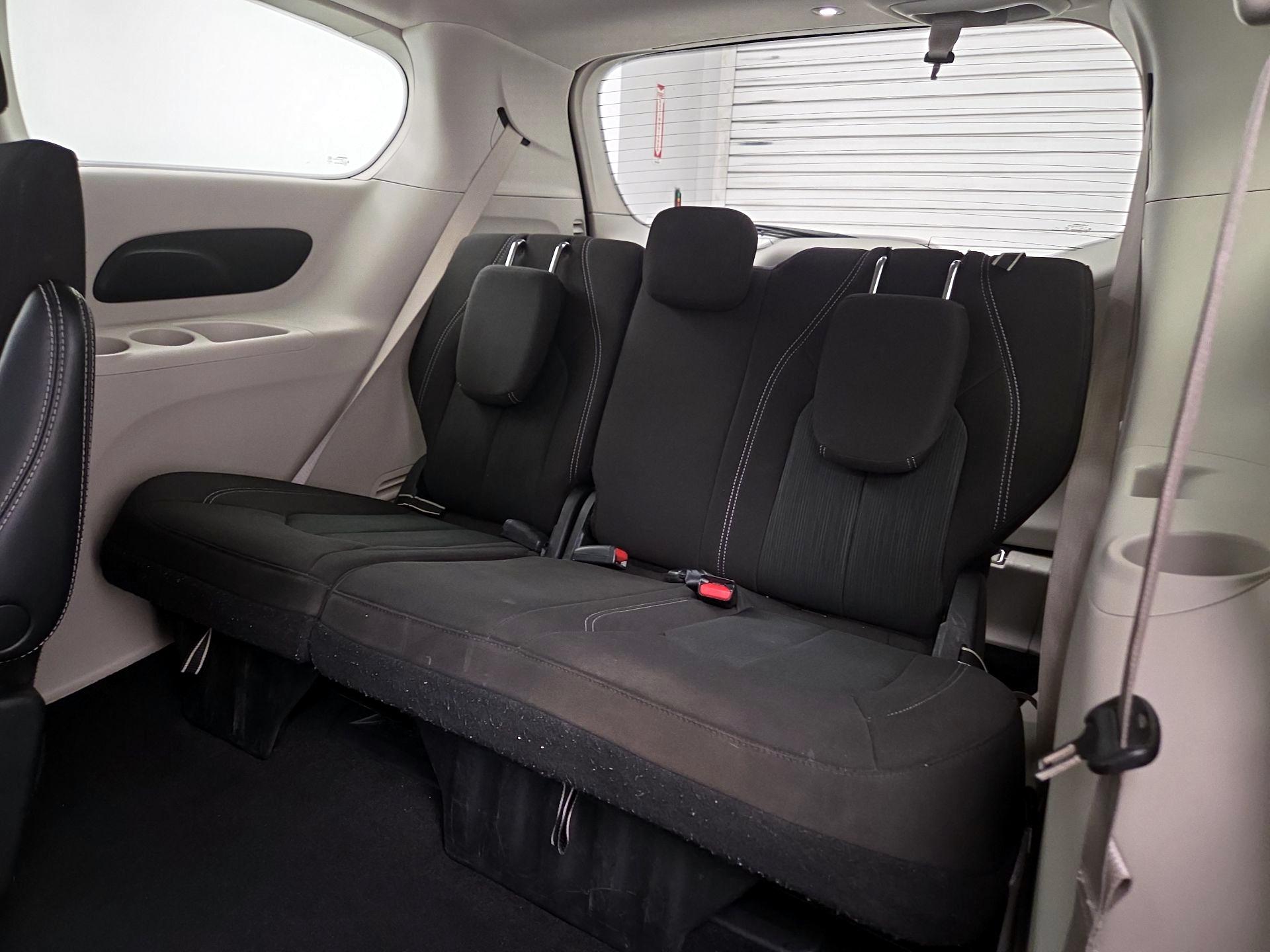 Thumbnail: 2022 Chrysler Voyager - 20