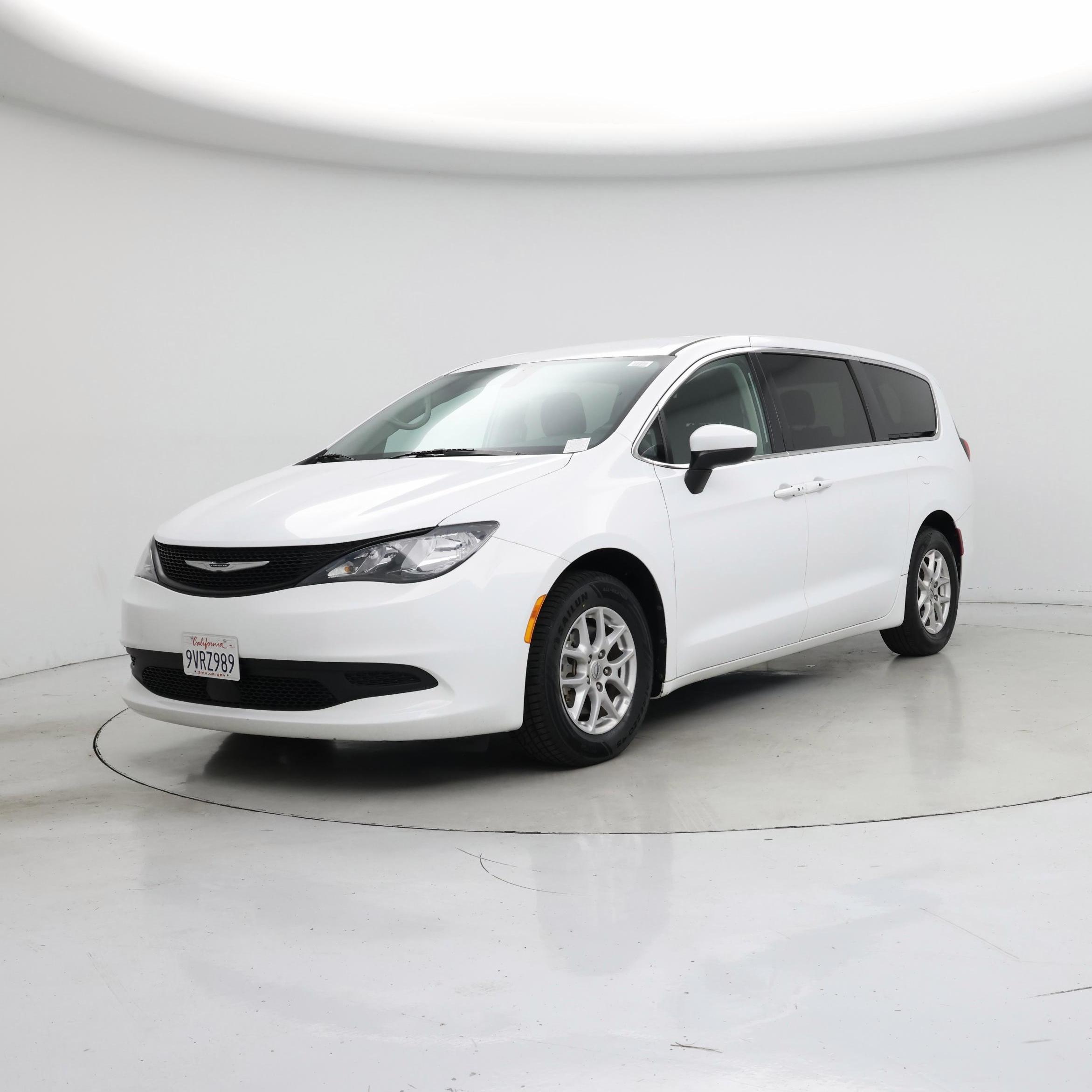 Thumbnail: 2022 Chrysler Voyager - 4