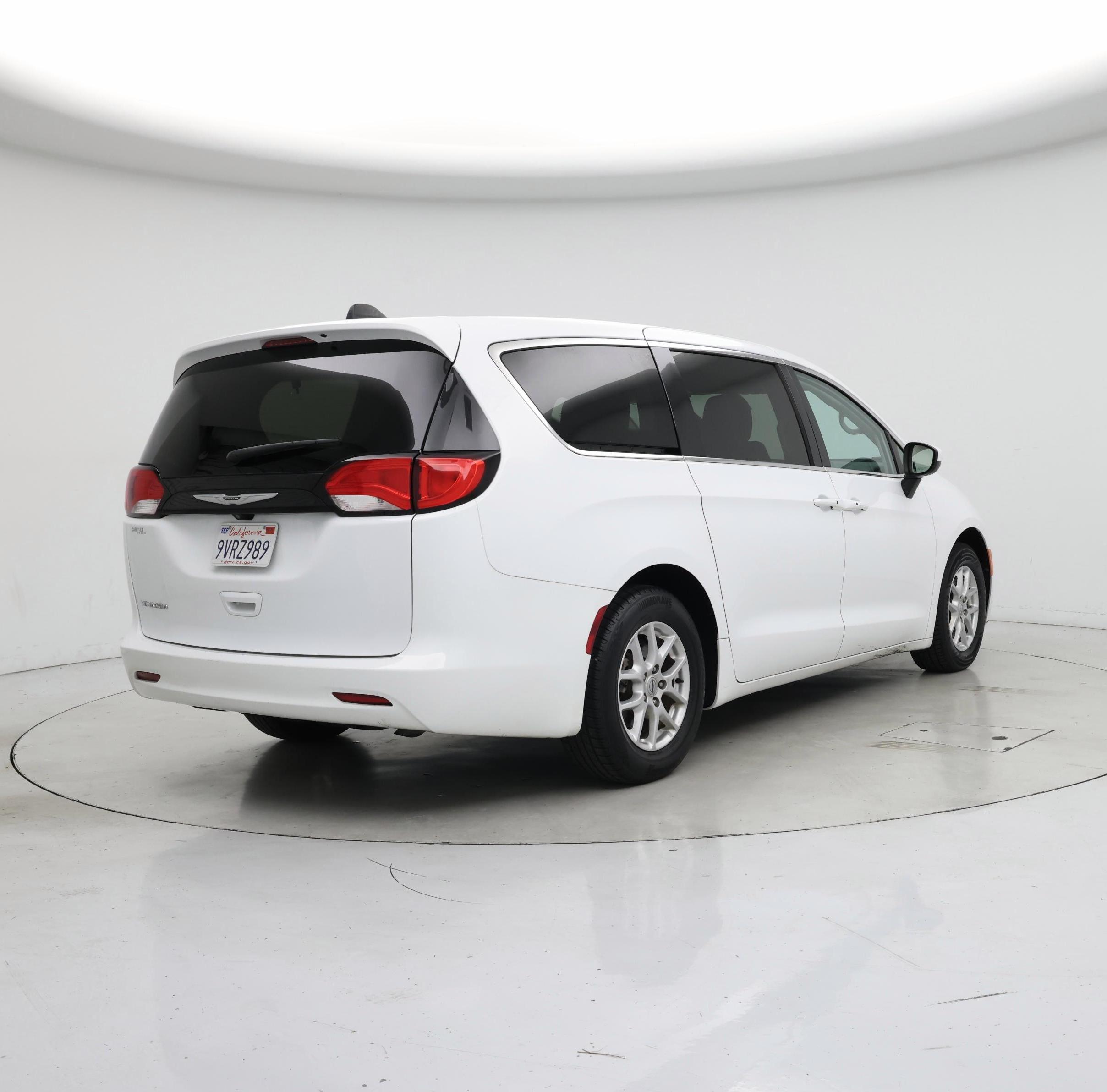 Thumbnail: 2022 Chrysler Voyager - 8