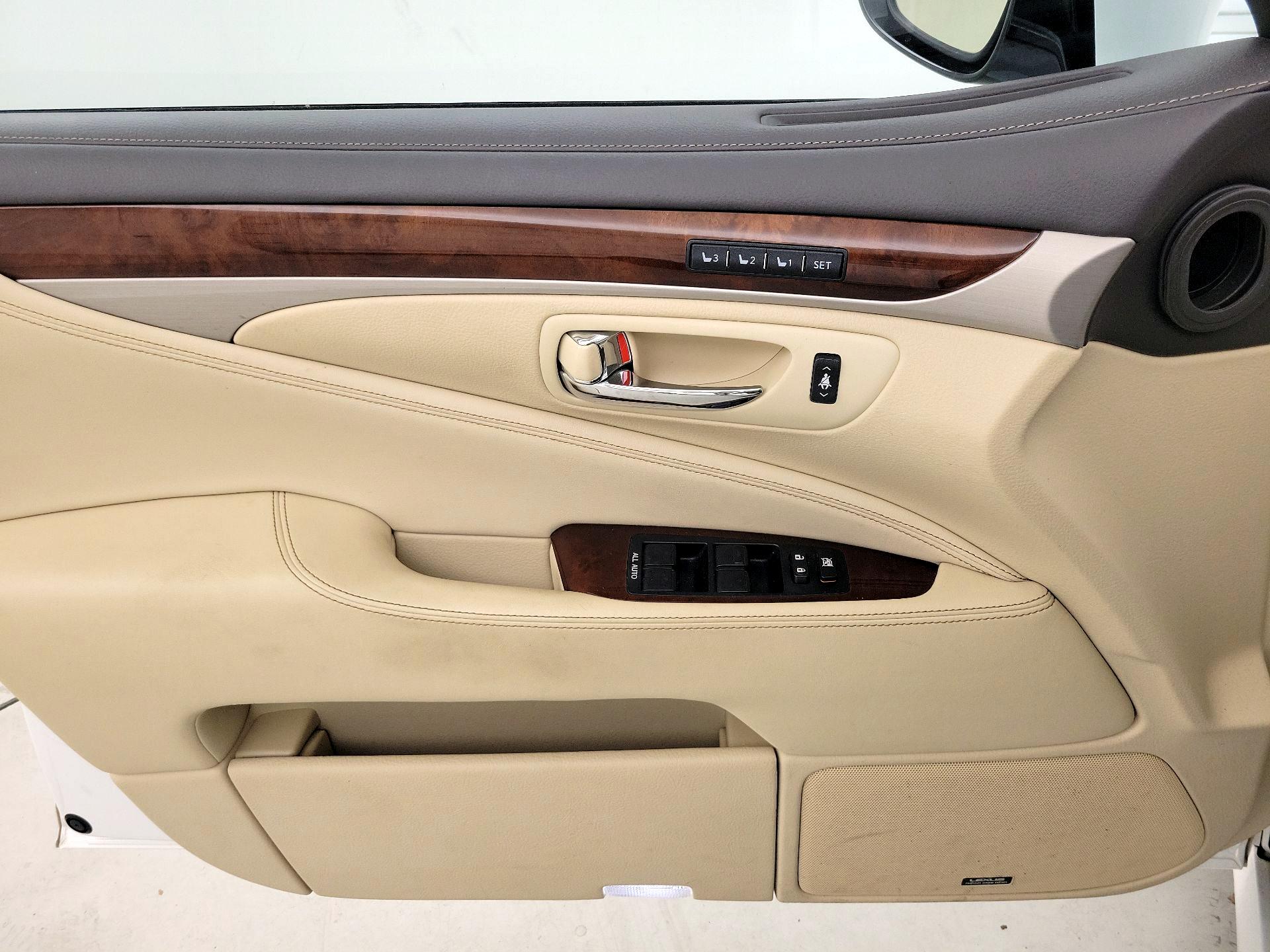 Thumbnail: 2015 Lexus LS - 12