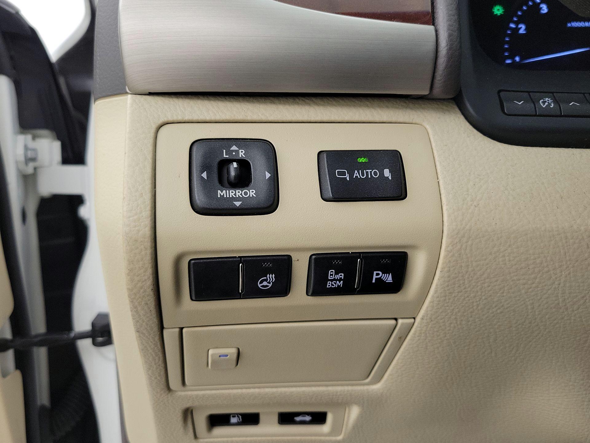 Thumbnail: 2015 Lexus LS - 13