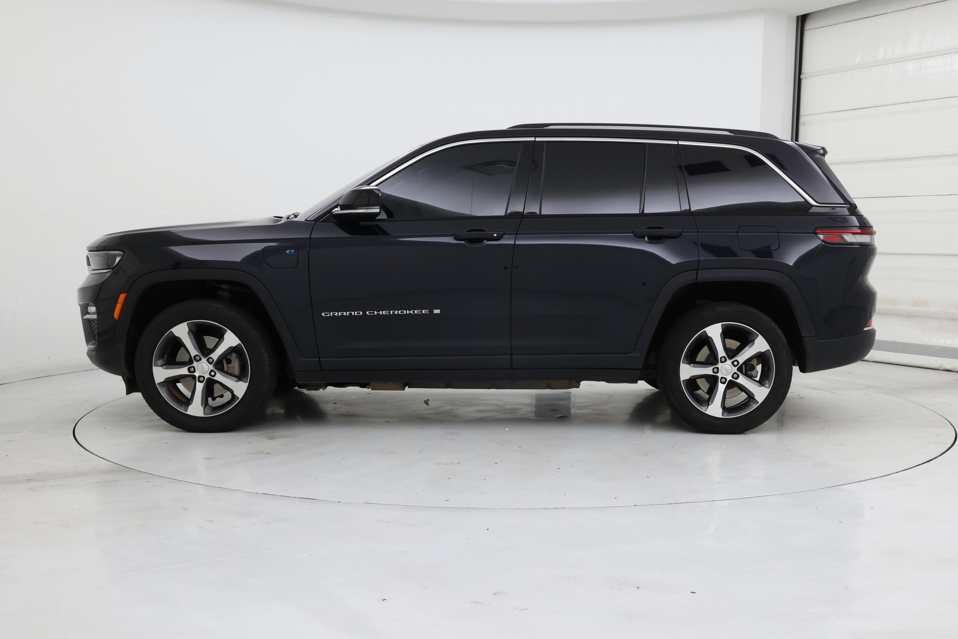 Thumbnail: 2023 Jeep Grand Cherokee - 3