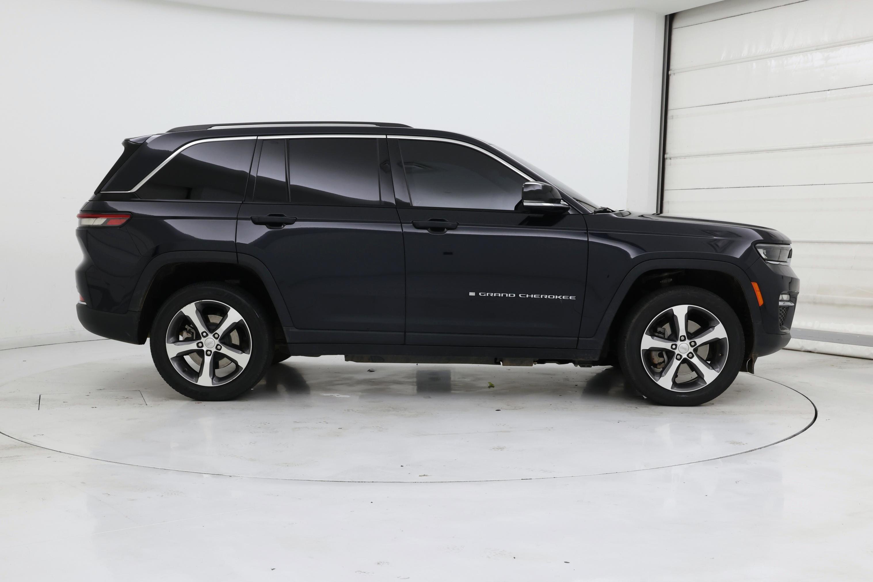 Thumbnail: 2023 Jeep Grand Cherokee - 7