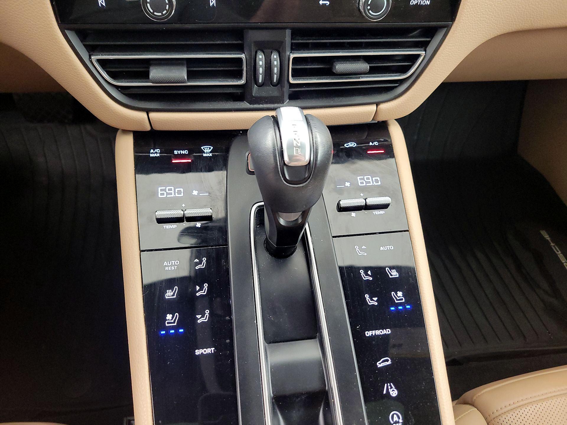 Thumbnail: 2024 Porsche Macan - 17