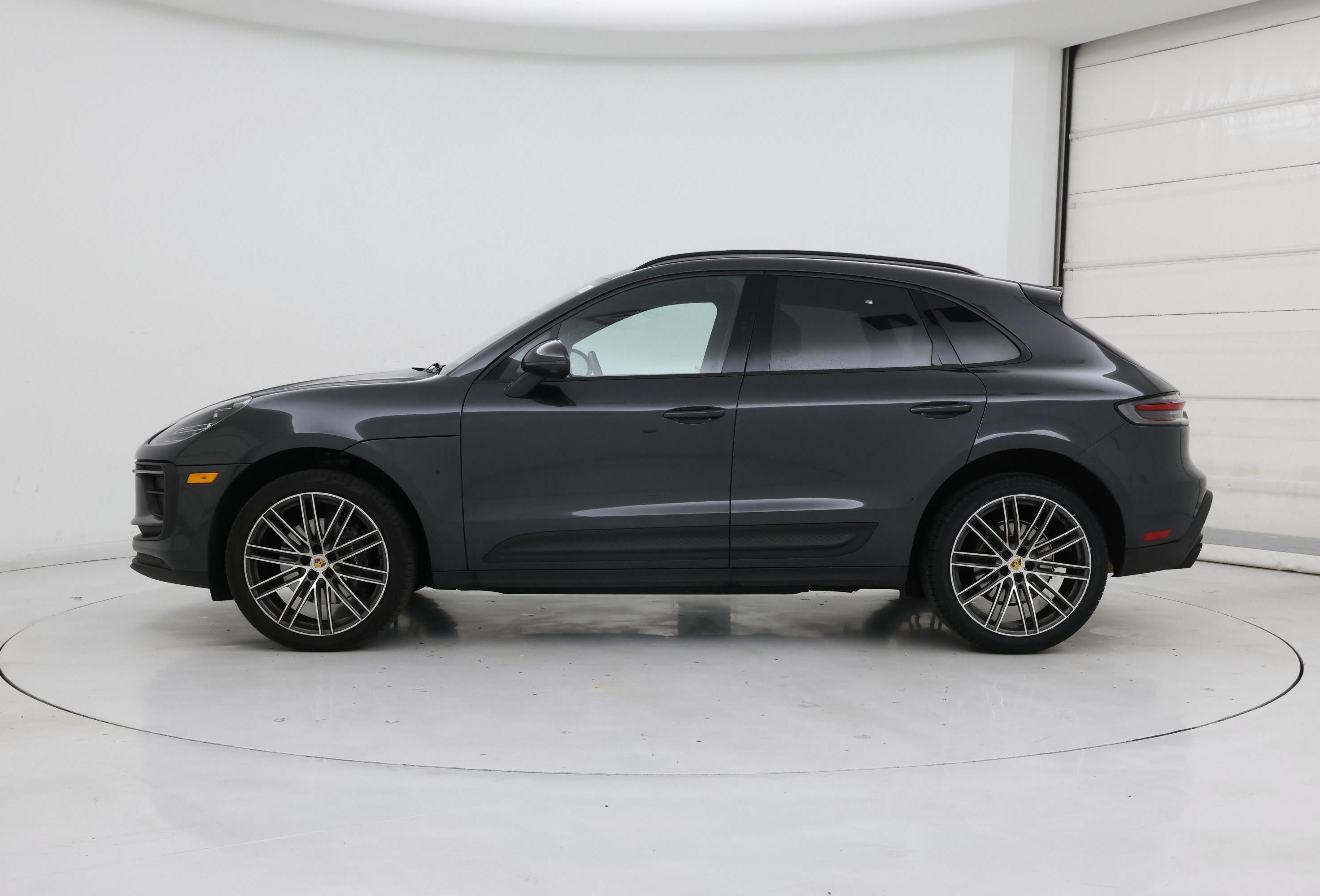 Thumbnail: 2024 Porsche Macan - 3