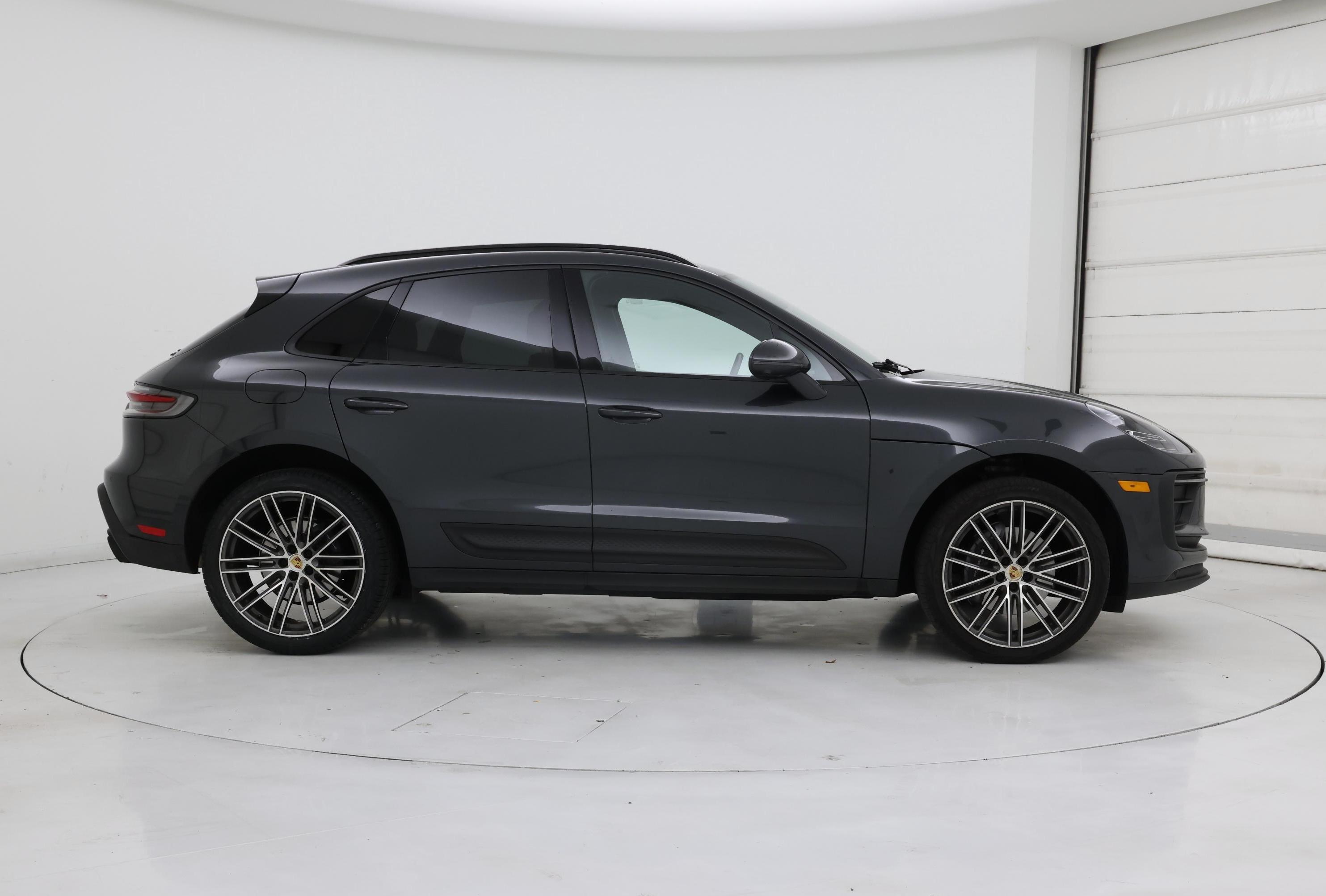 Thumbnail: 2024 Porsche Macan - 7