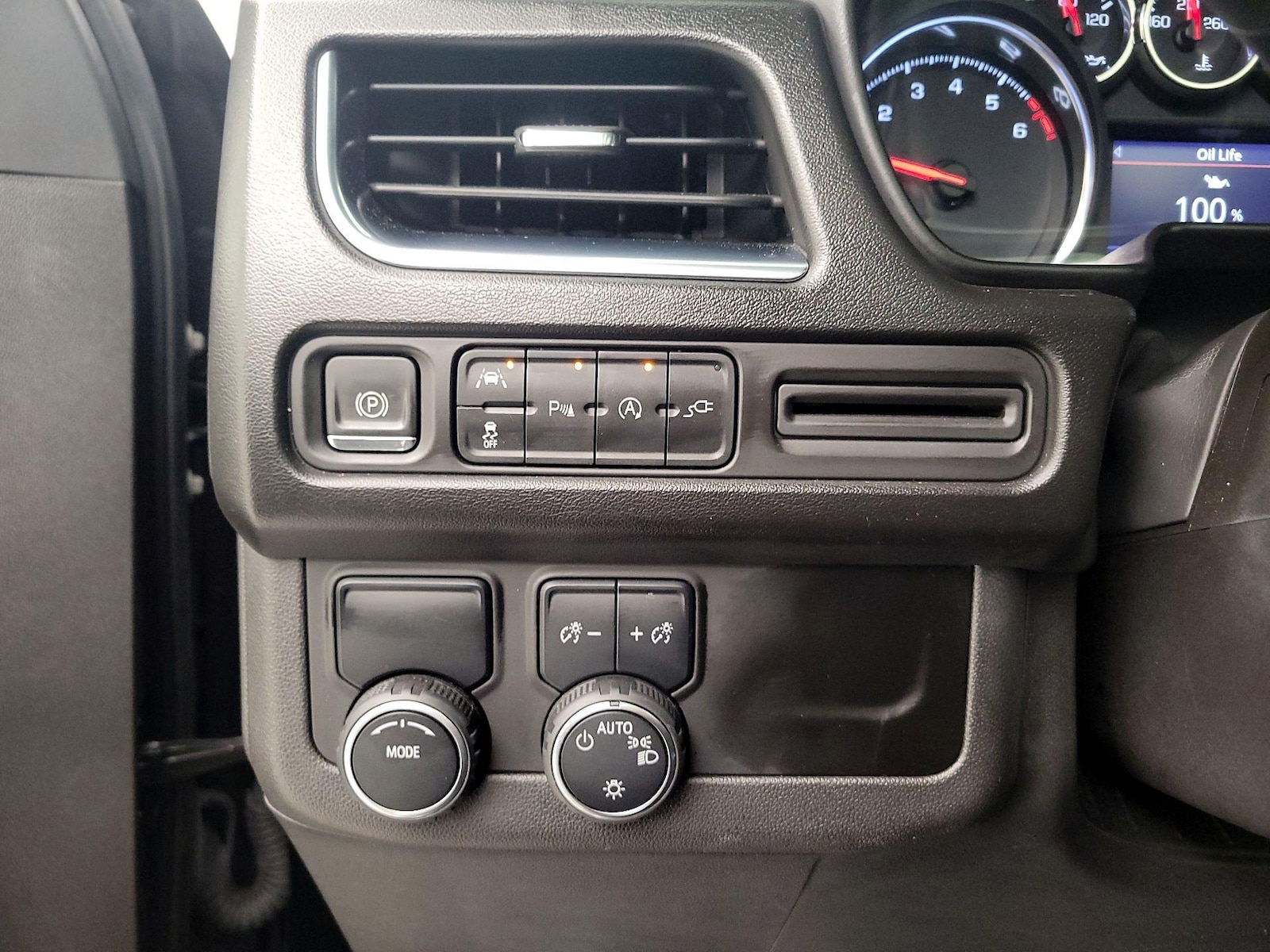 2021 Chevrolet Suburban RST - Photo 14