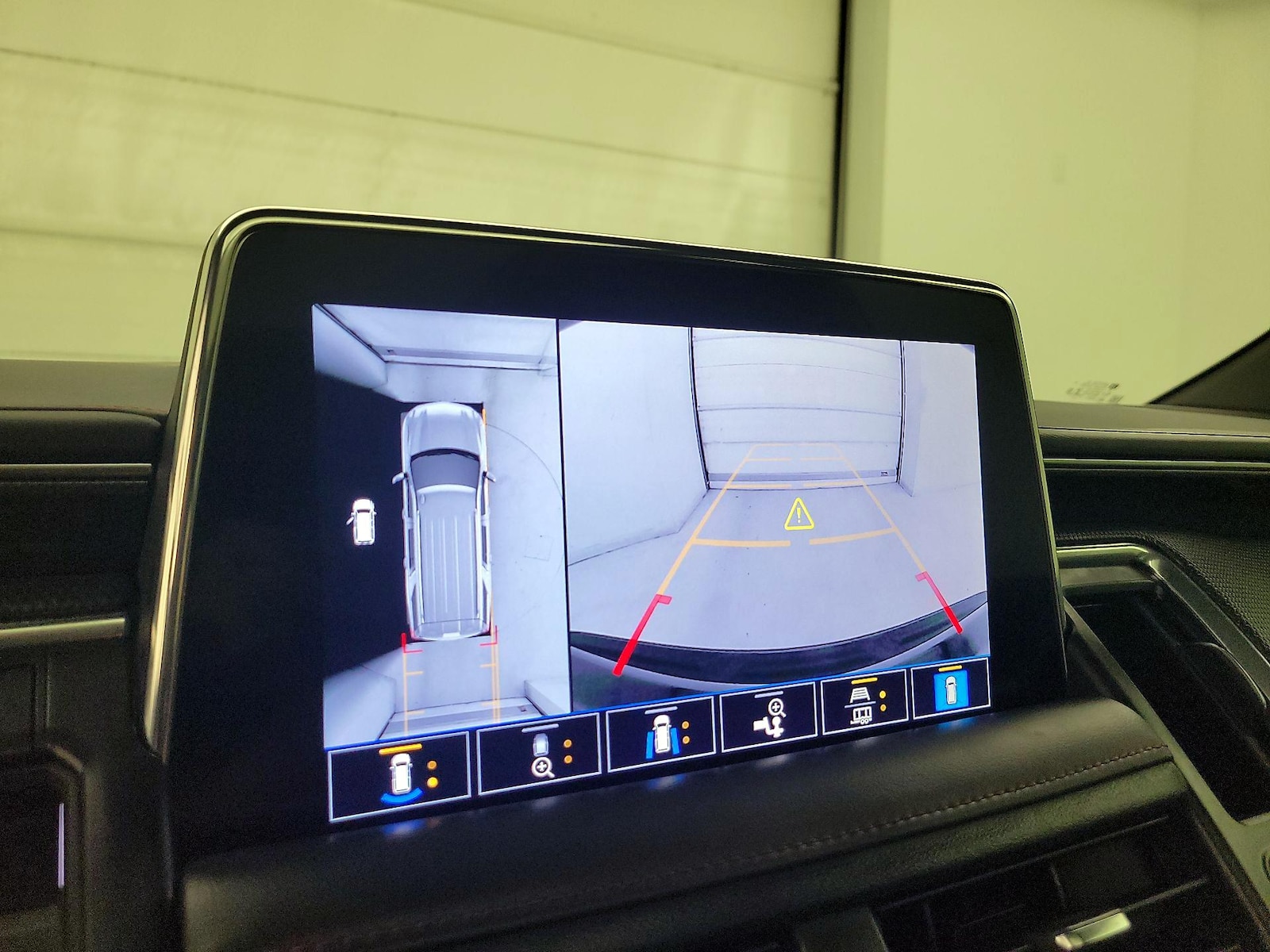 2021 Chevrolet Suburban RST - Photo 15