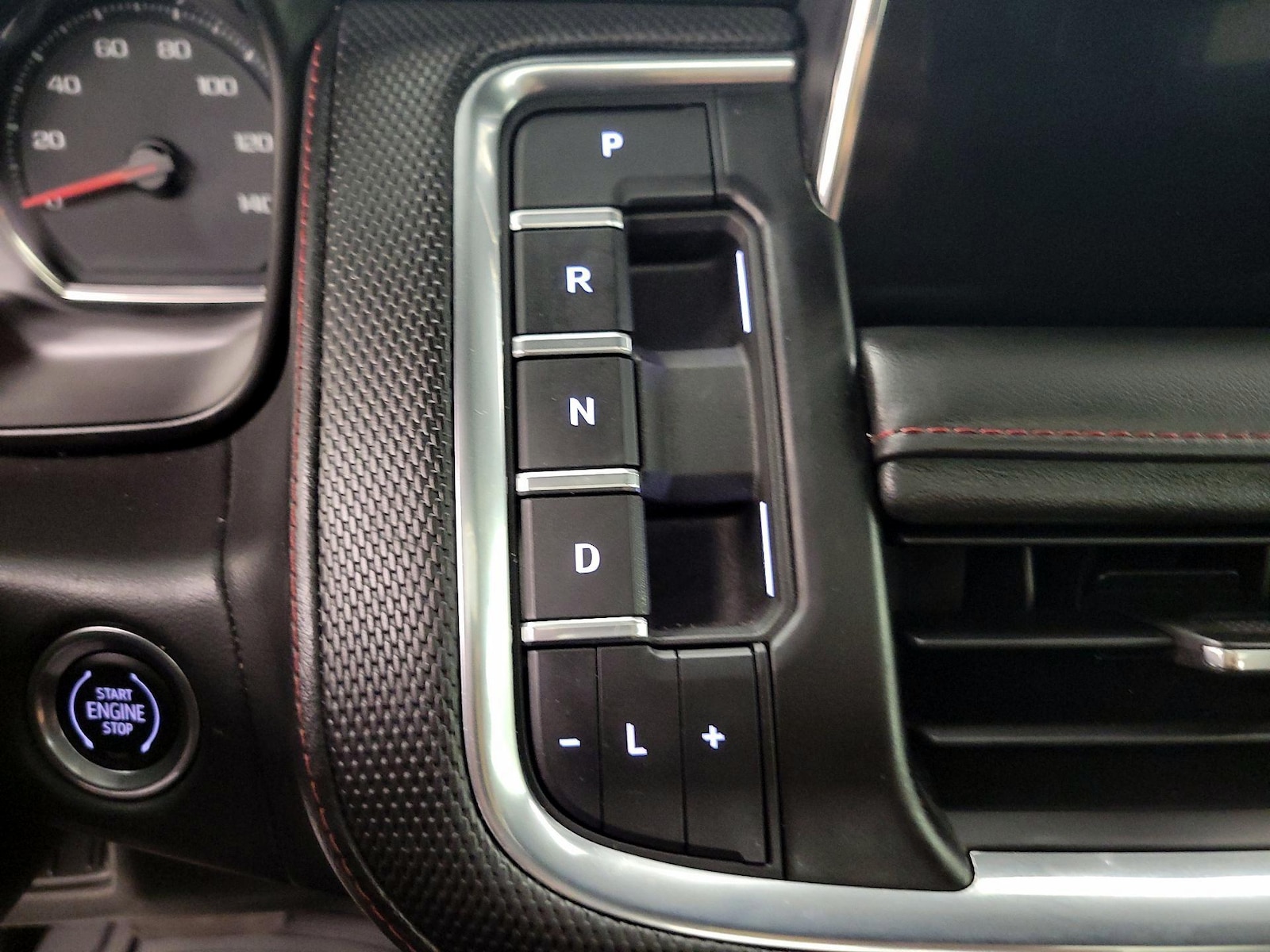 2021 Chevrolet Suburban RST - Photo 18