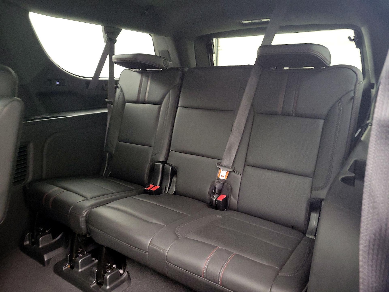 2021 Chevrolet Suburban RST - Photo 22