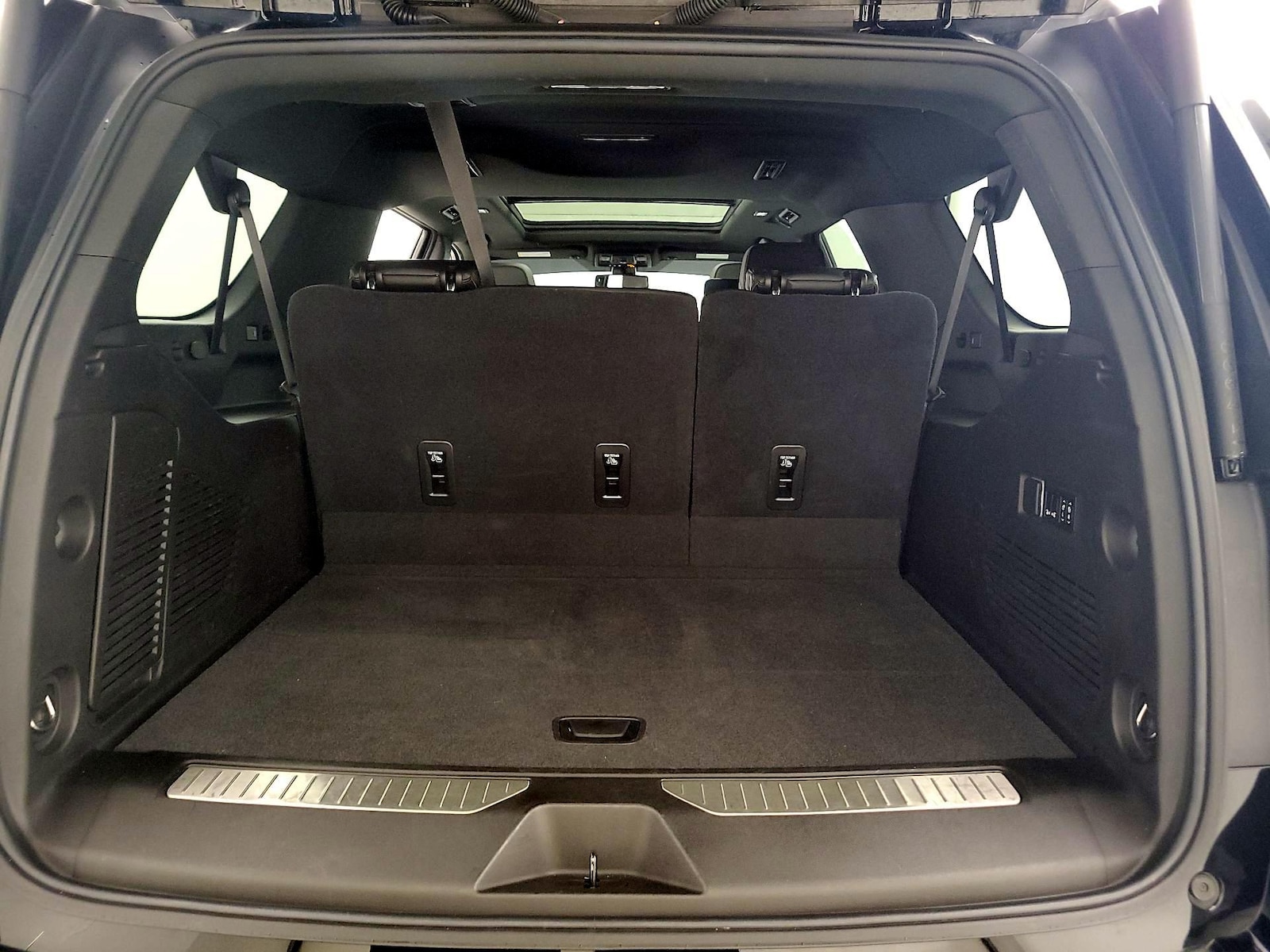 2021 Chevrolet Suburban RST - Photo 23
