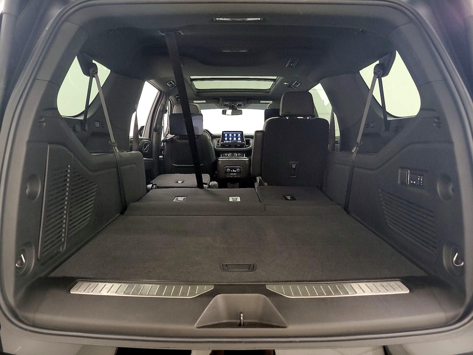 2021 Chevrolet Suburban RST - Photo 24