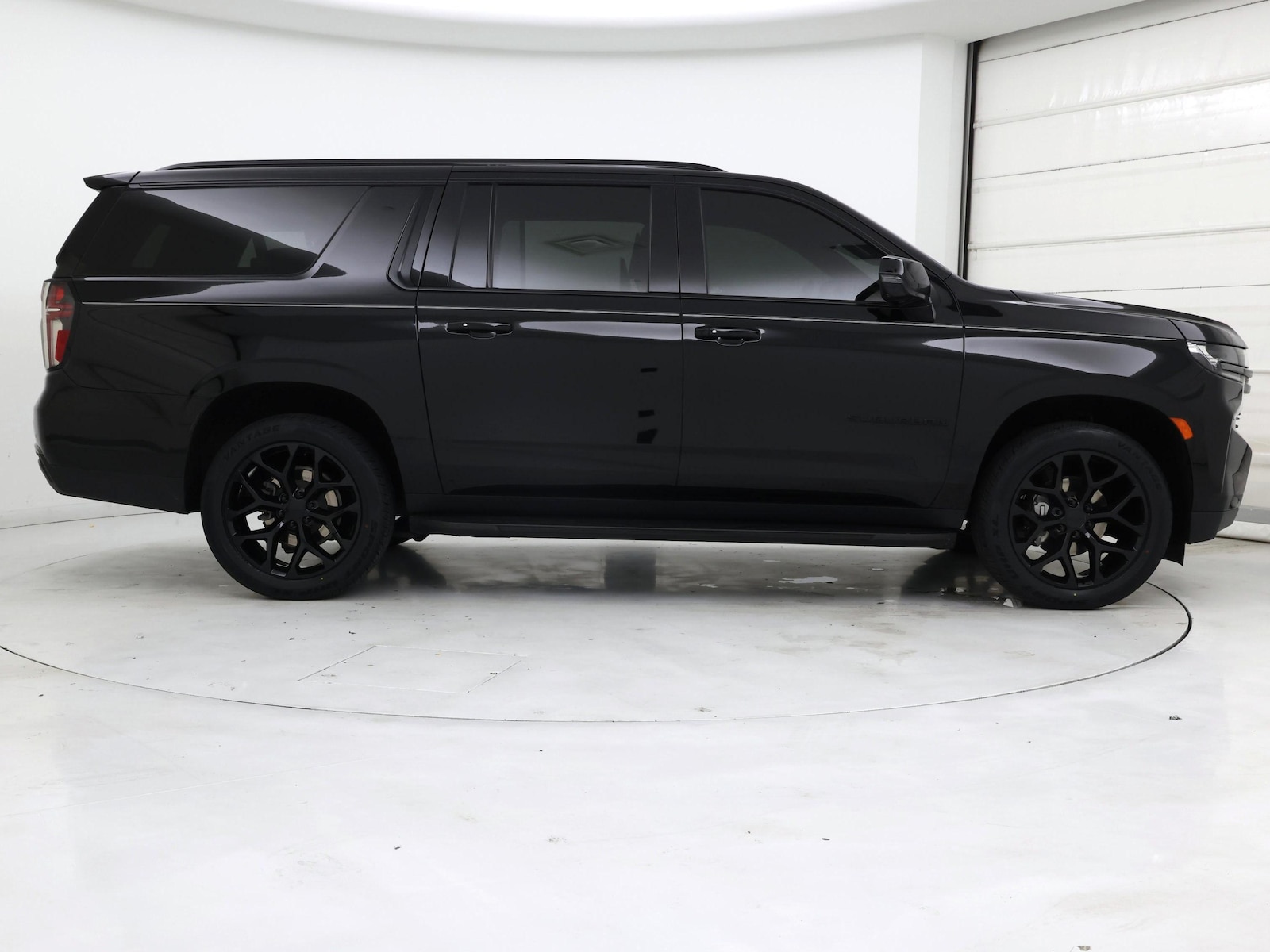 2021 Chevrolet Suburban RST - Photo 8