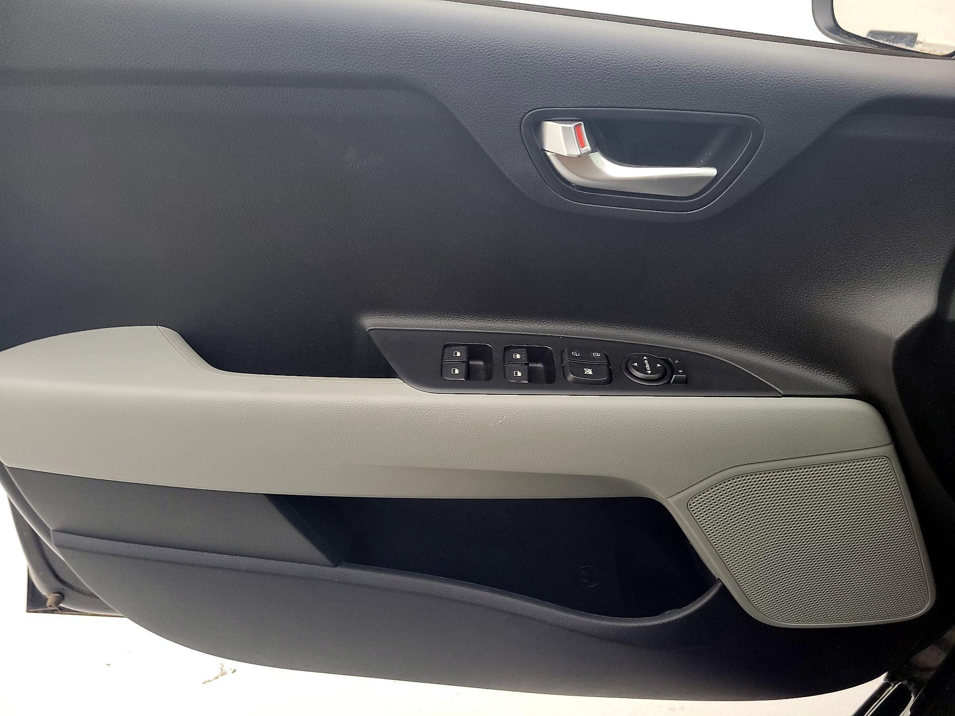 Thumbnail: 2023 Kia Rio - 12