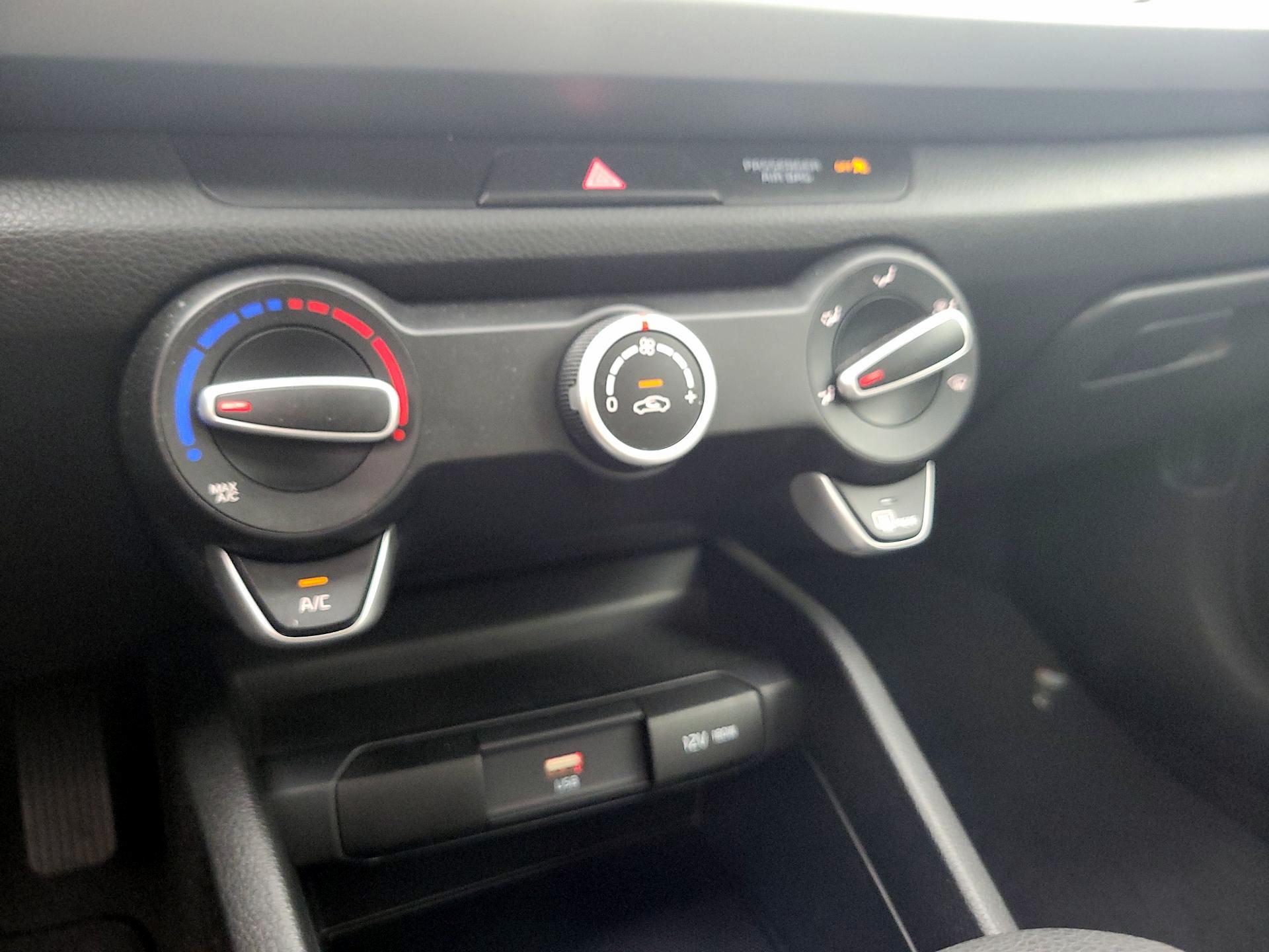 Thumbnail: 2023 Kia Rio - 16