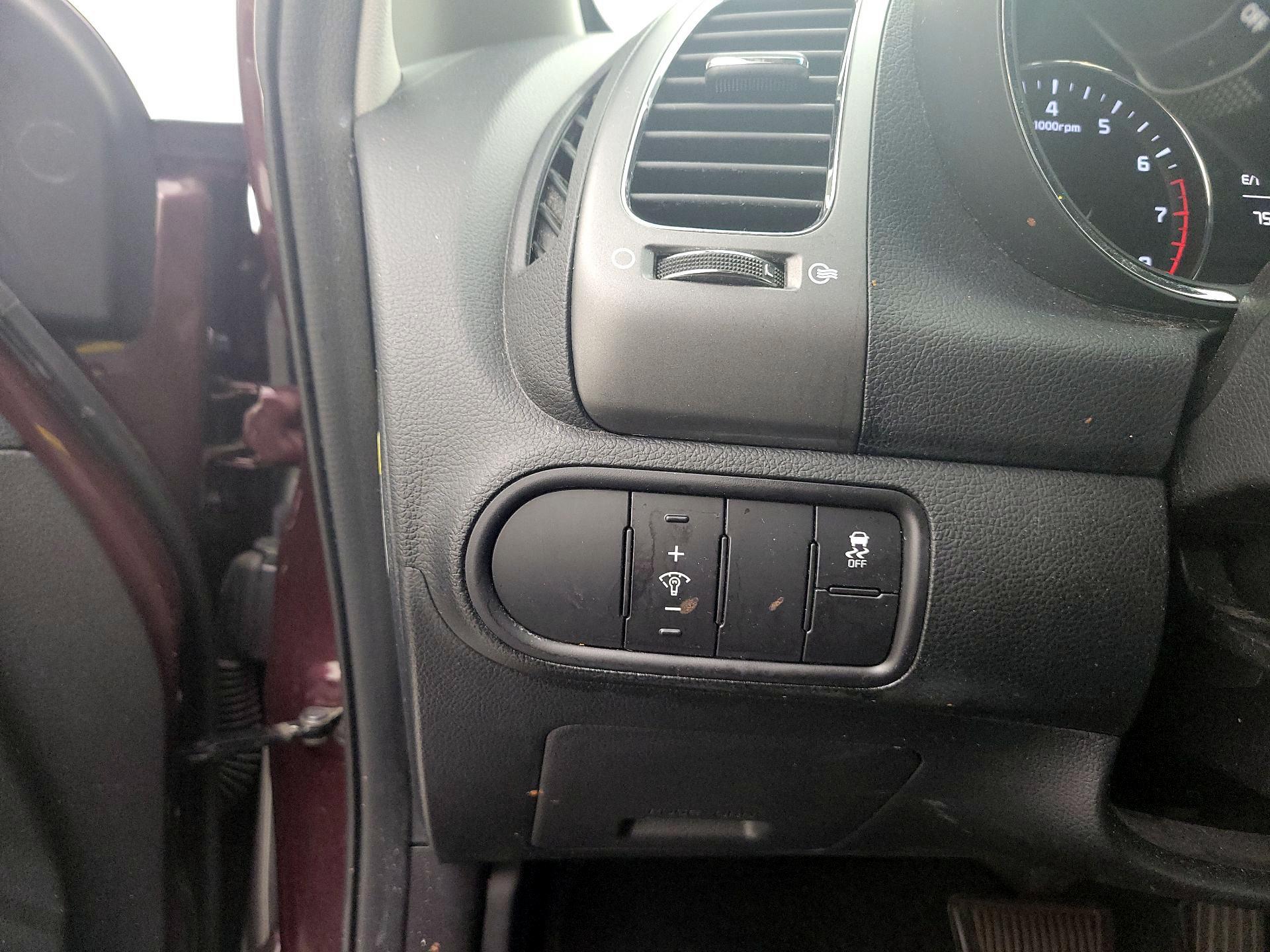 Thumbnail: 2017 Kia Forte - 13