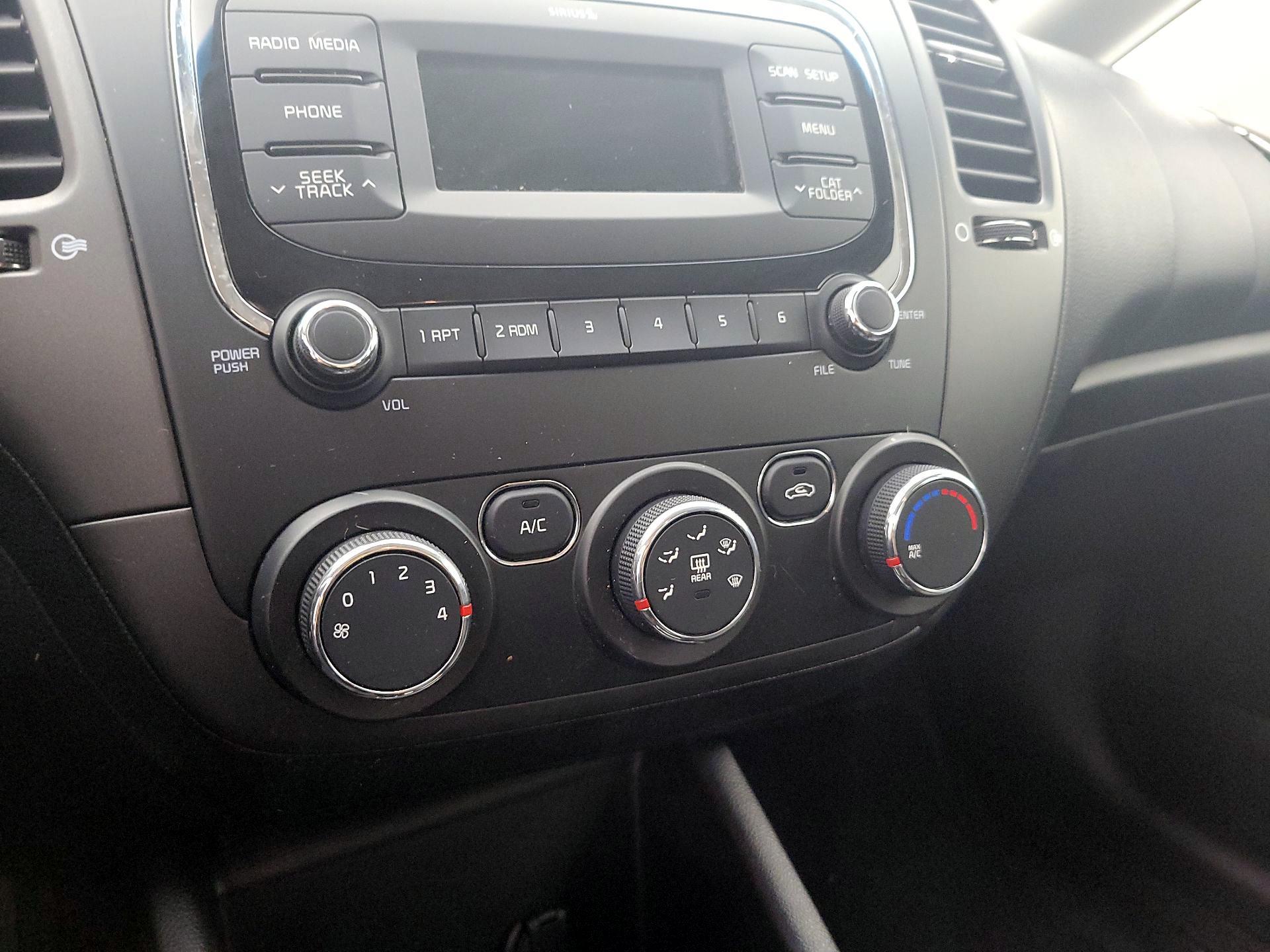 Thumbnail: 2017 Kia Forte - 15