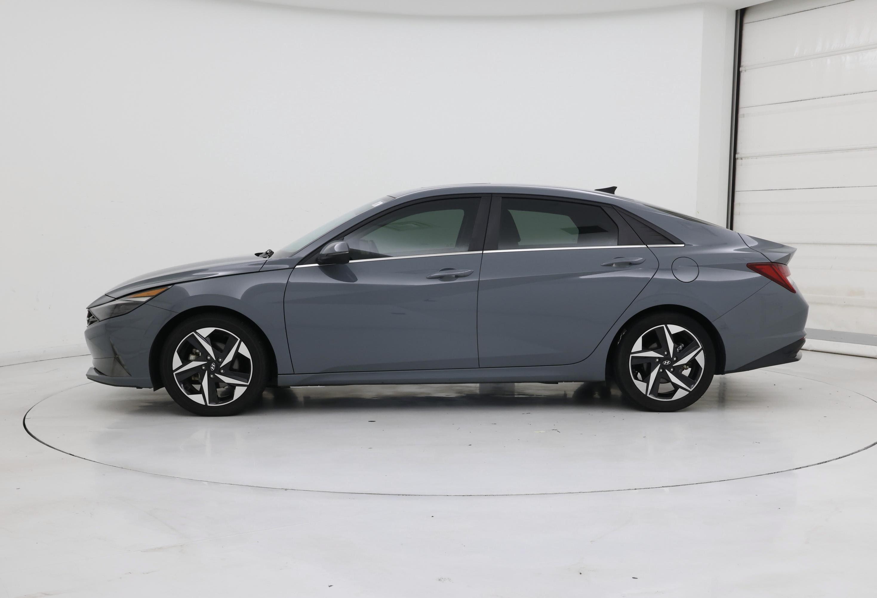Thumbnail: 2023 Hyundai Elantra - 3