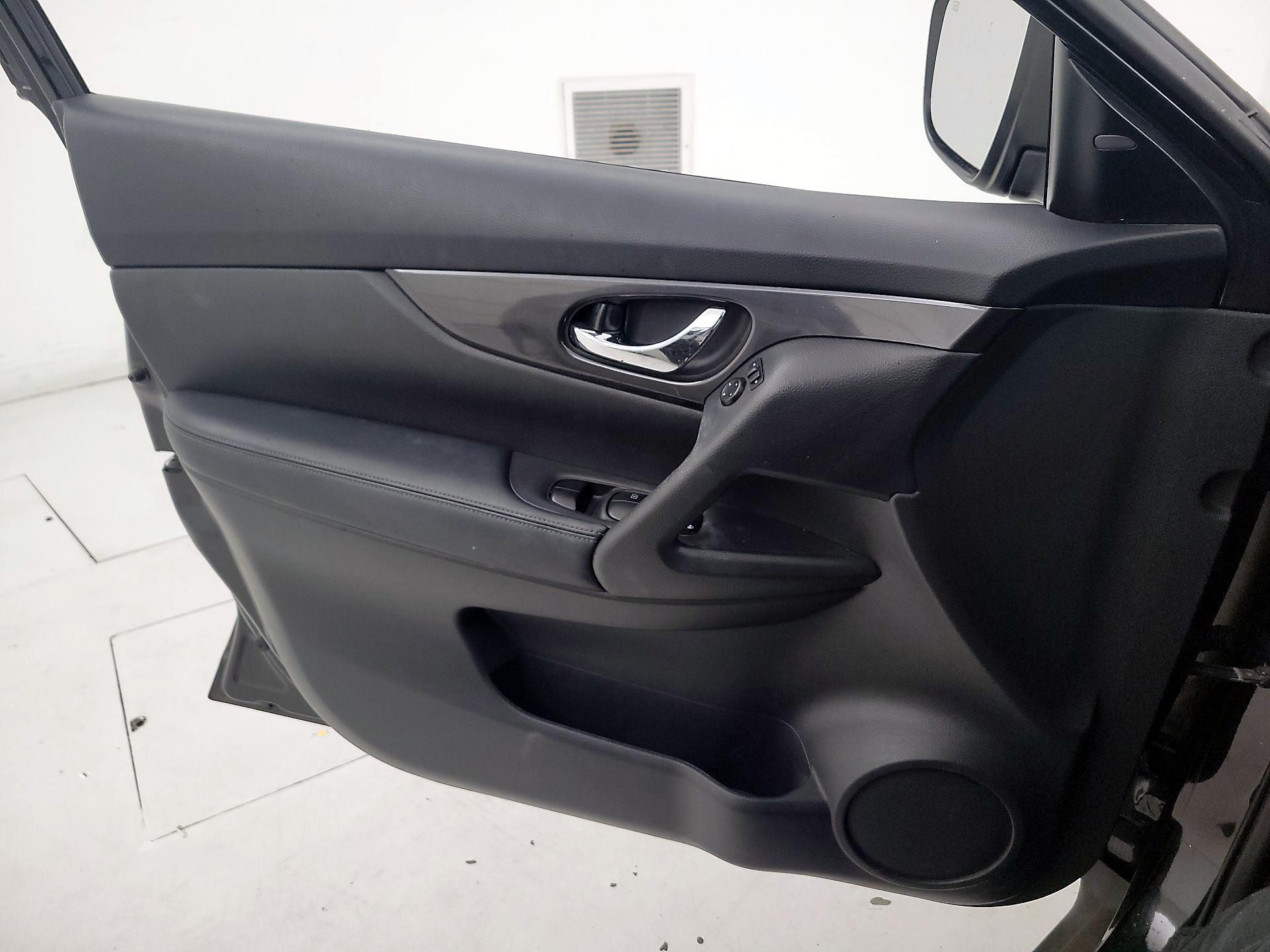 Thumbnail: 2020 Nissan Rogue - 12