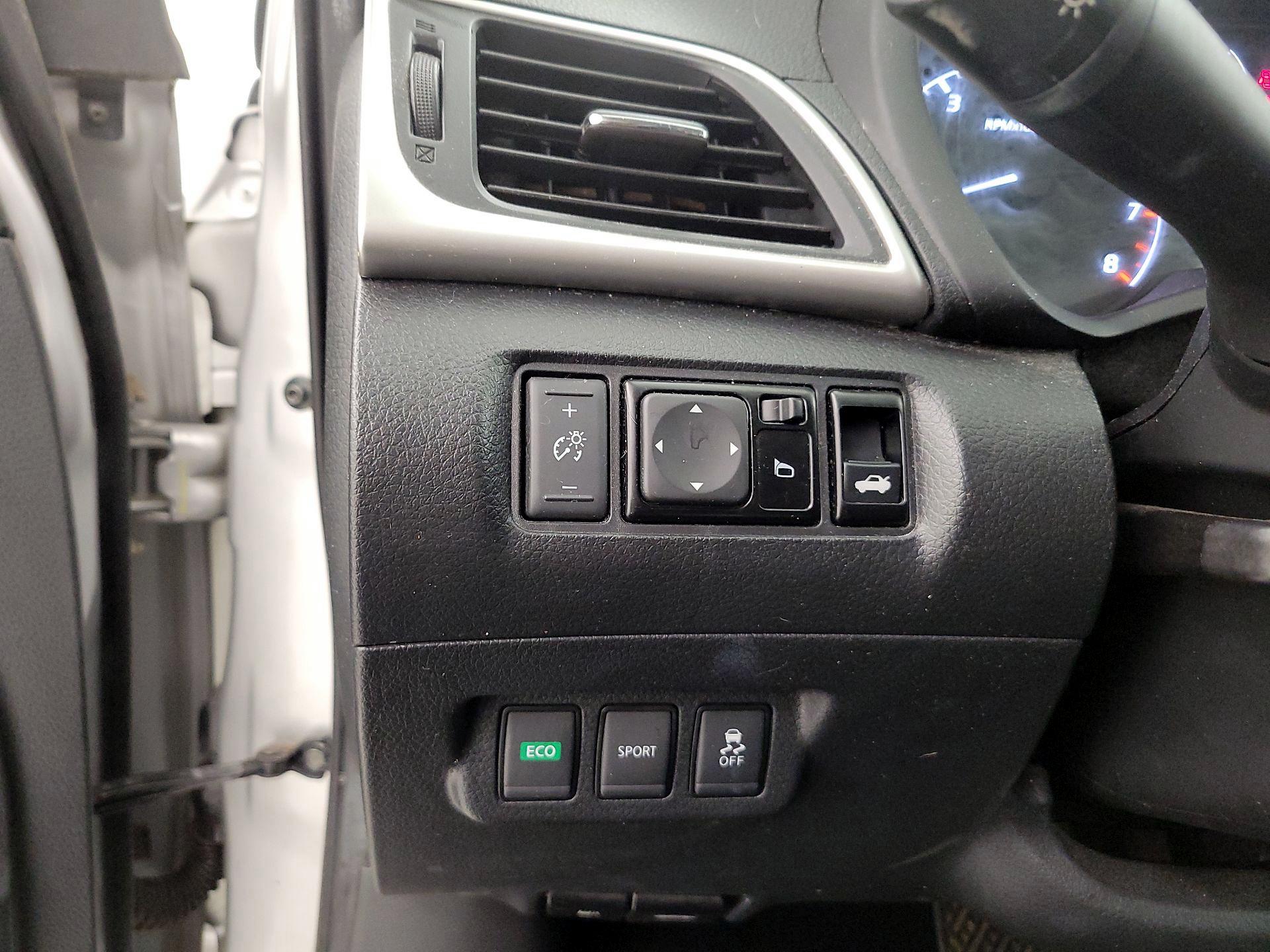 Thumbnail: 2017 Nissan Sentra - 13