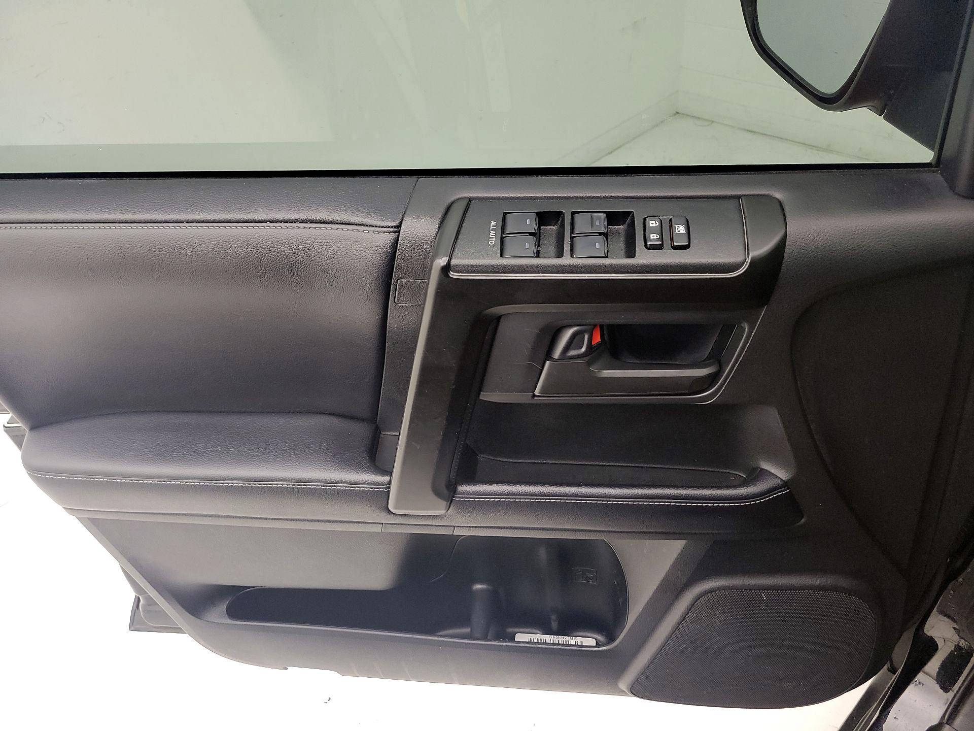 Thumbnail: 2019 Toyota 4Runner - 12