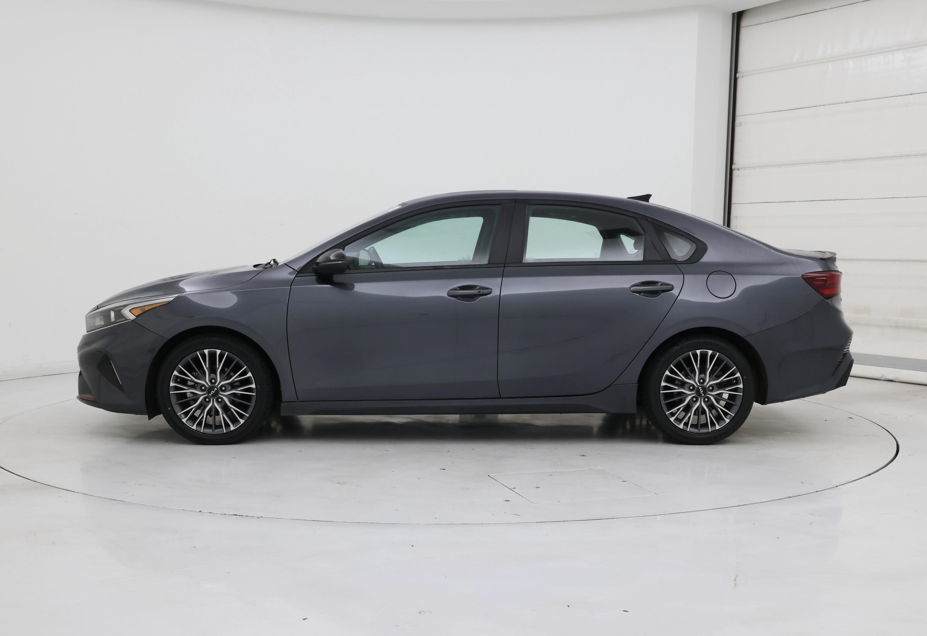 Thumbnail: 2022 Kia Forte - 3