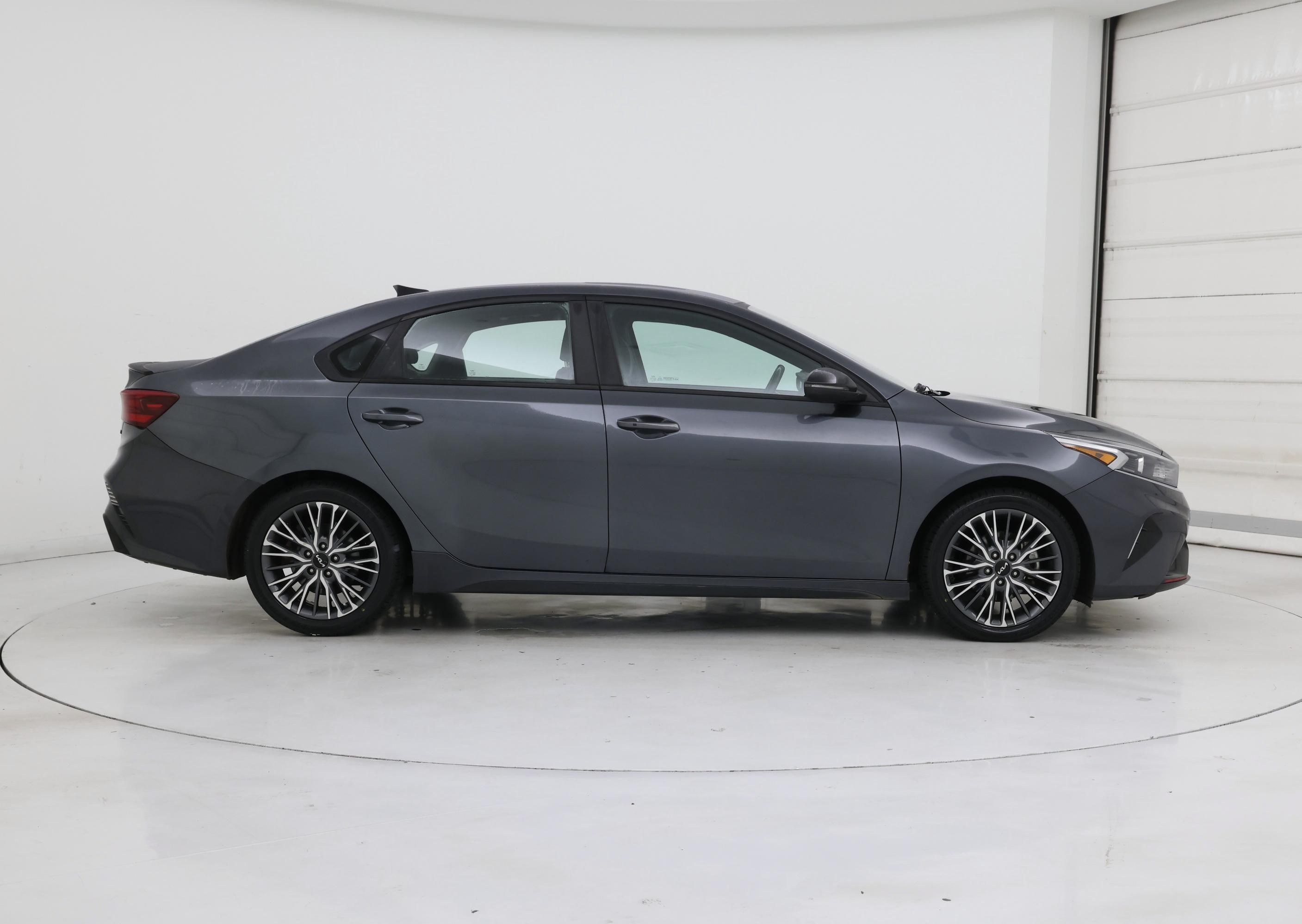 Thumbnail: 2022 Kia Forte - 7