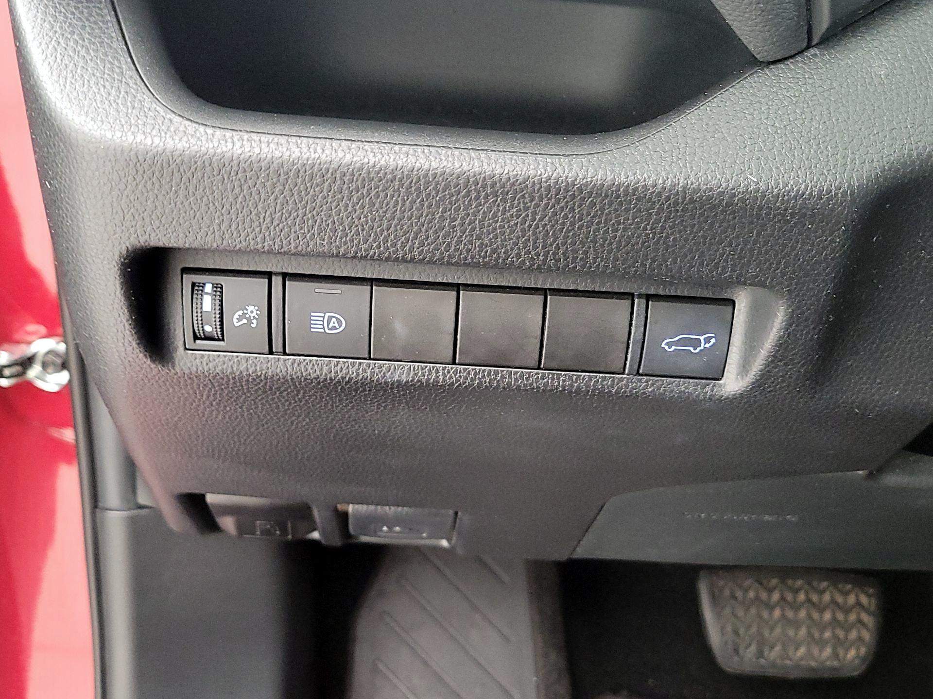 Thumbnail: 2021 Toyota RAV4 - 13