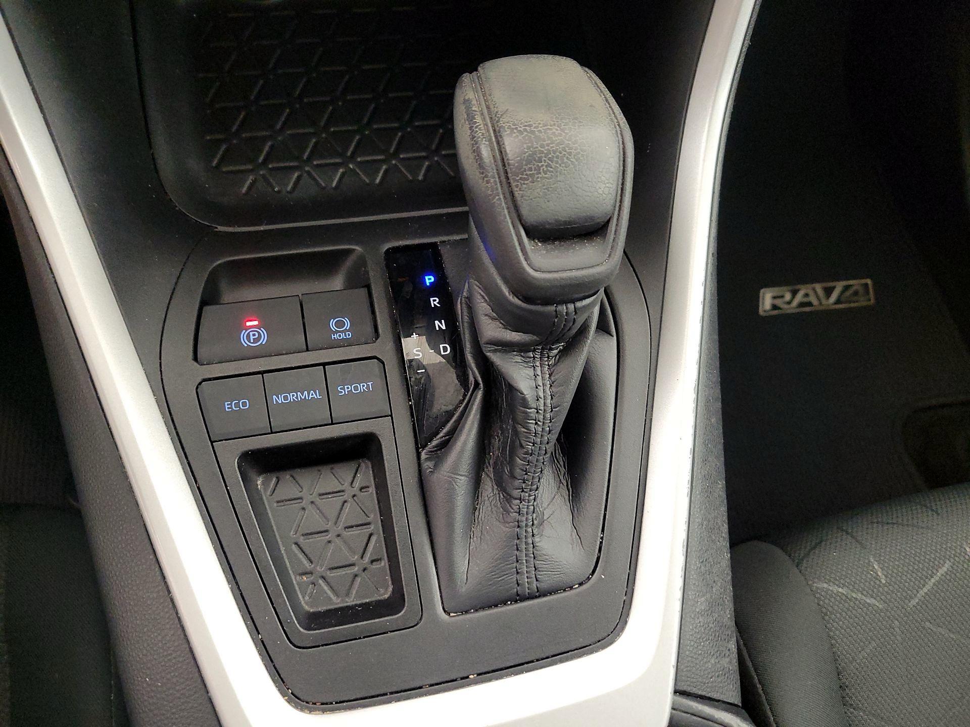 Thumbnail: 2021 Toyota RAV4 - 17